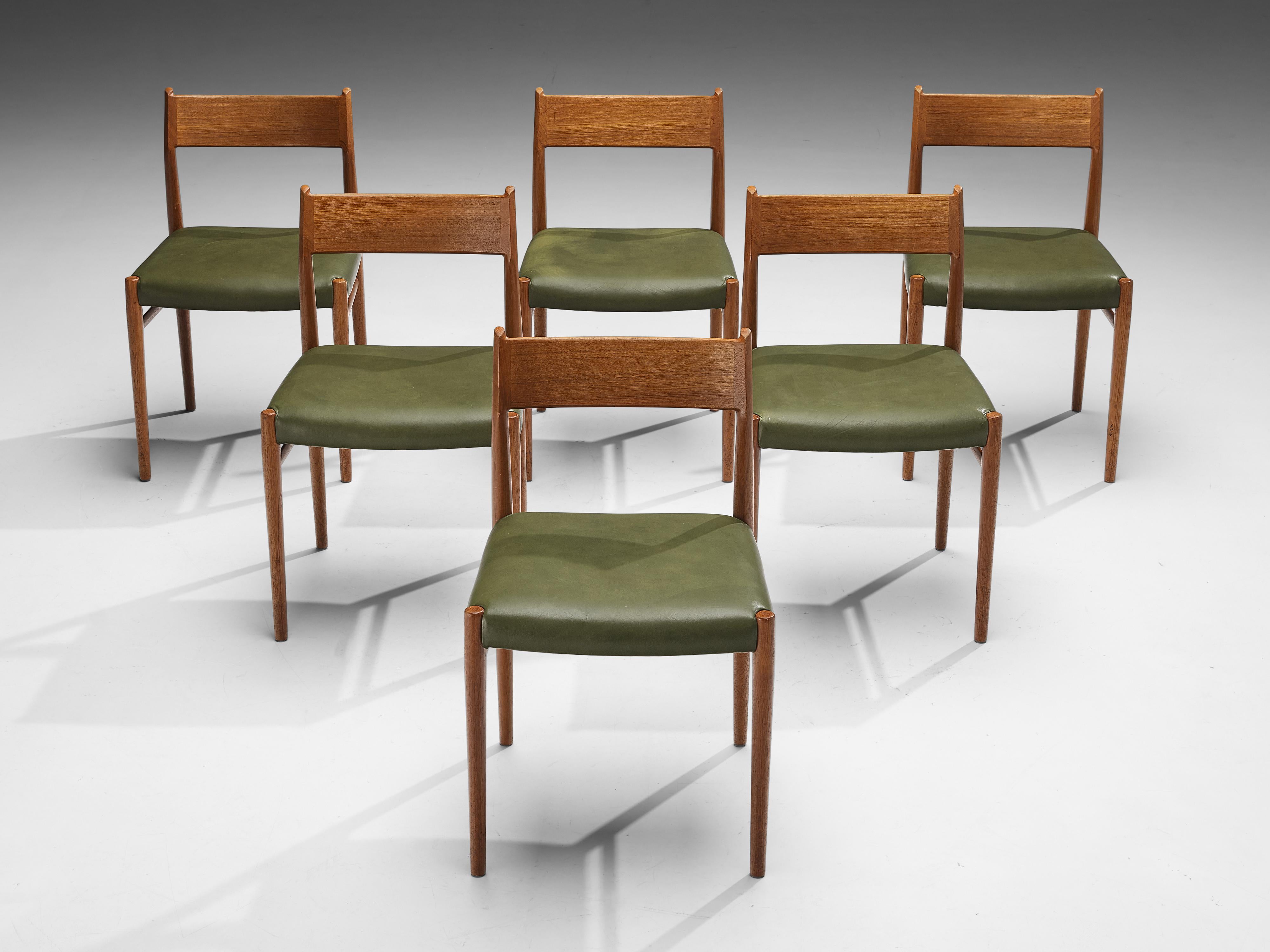 Arne Vodder for Sibast Møbler, set of six dining chairs model 418, leather and teak, Denmark, 1965 

Set of six modest dining chairs designed by the Danish designer Arne Vodder. These chairs feature beautiful, sleek and clear lines in the legs and