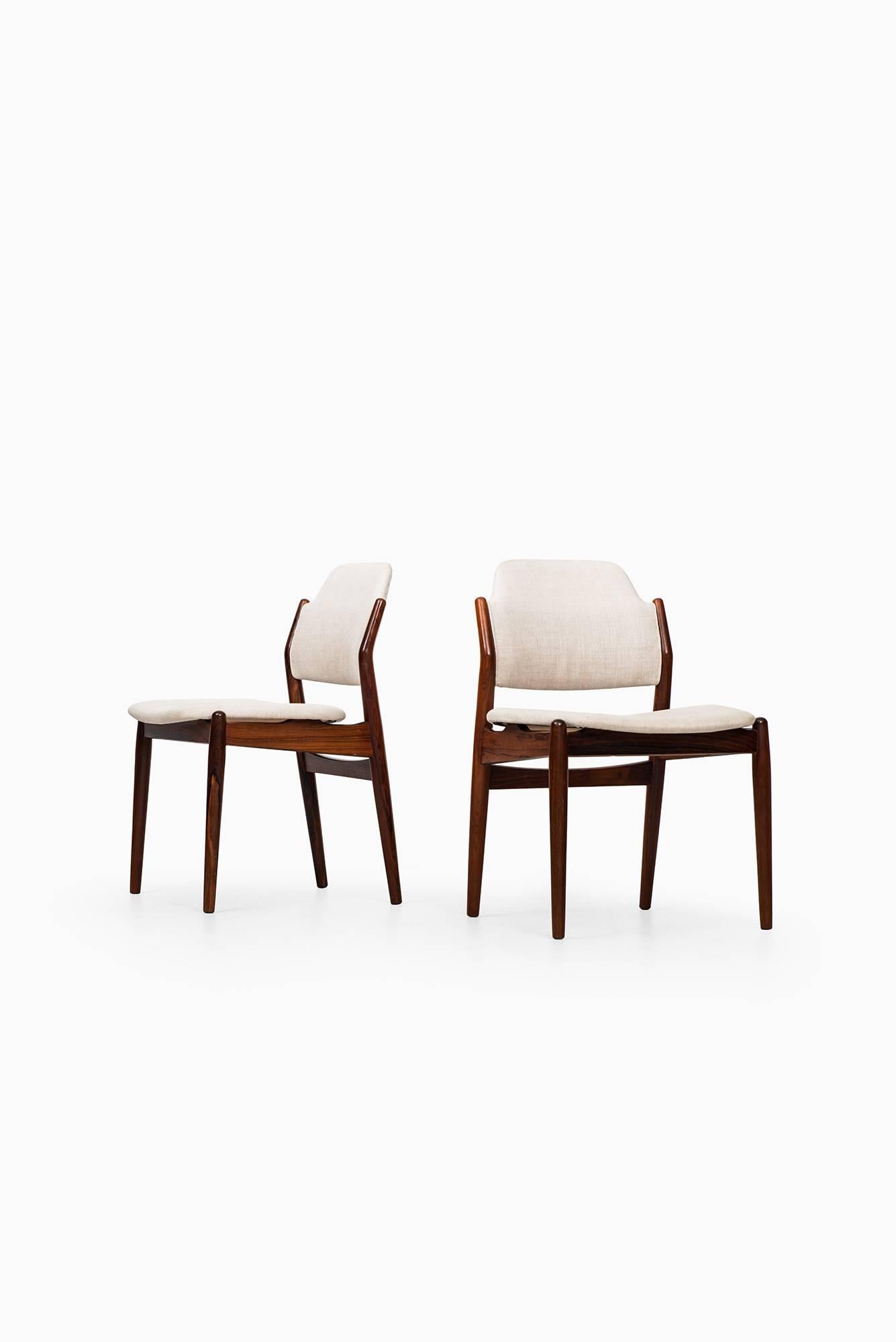 Rare set of eight dining chairs model 462 designed by Arne Vodder. Produced by Sibast Møbelfabrik in Denmark.