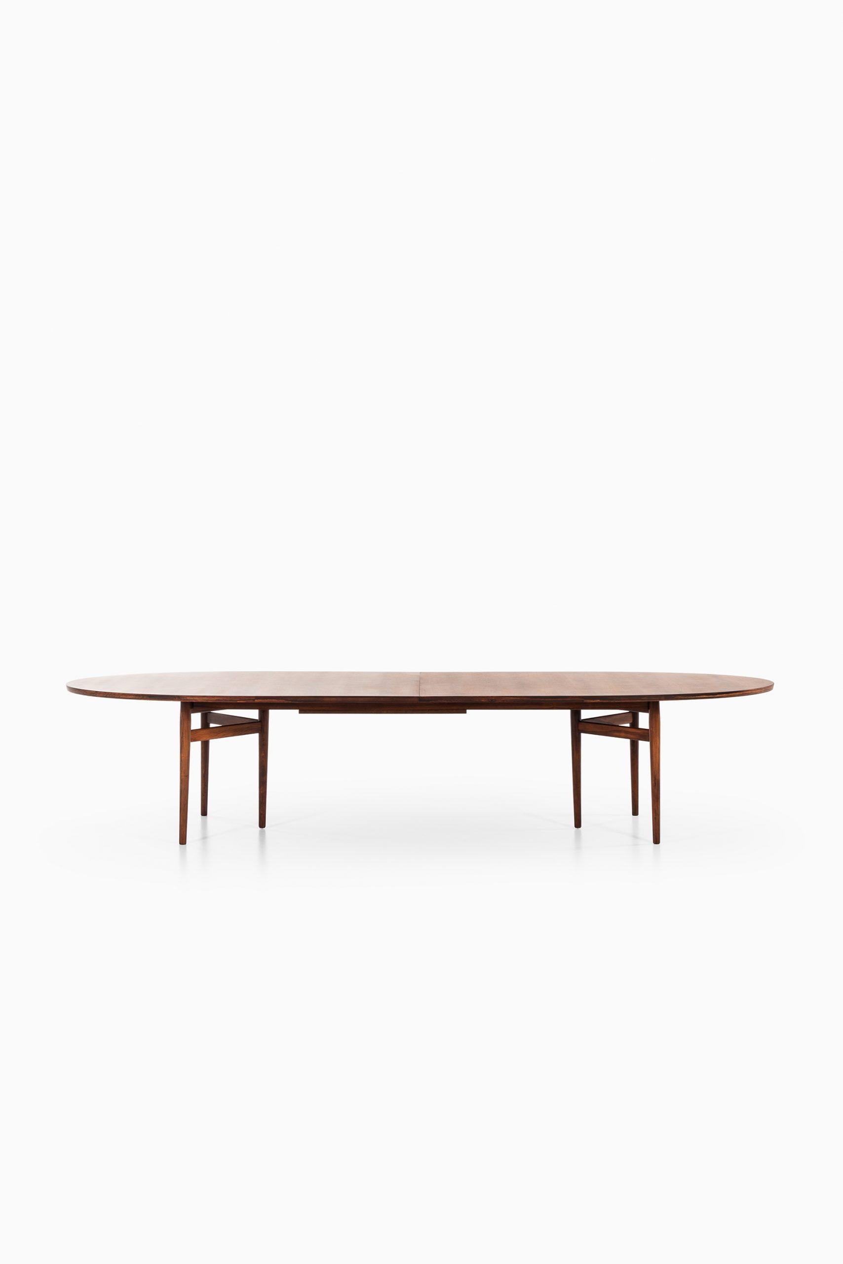 Unique dining / conference table variation of model 212 designed by Arne Vodder. Produced by Sibast møbelfabrik in Denmark. 6 leafs with width 50 cm, makes a total width of 6.5 meters.