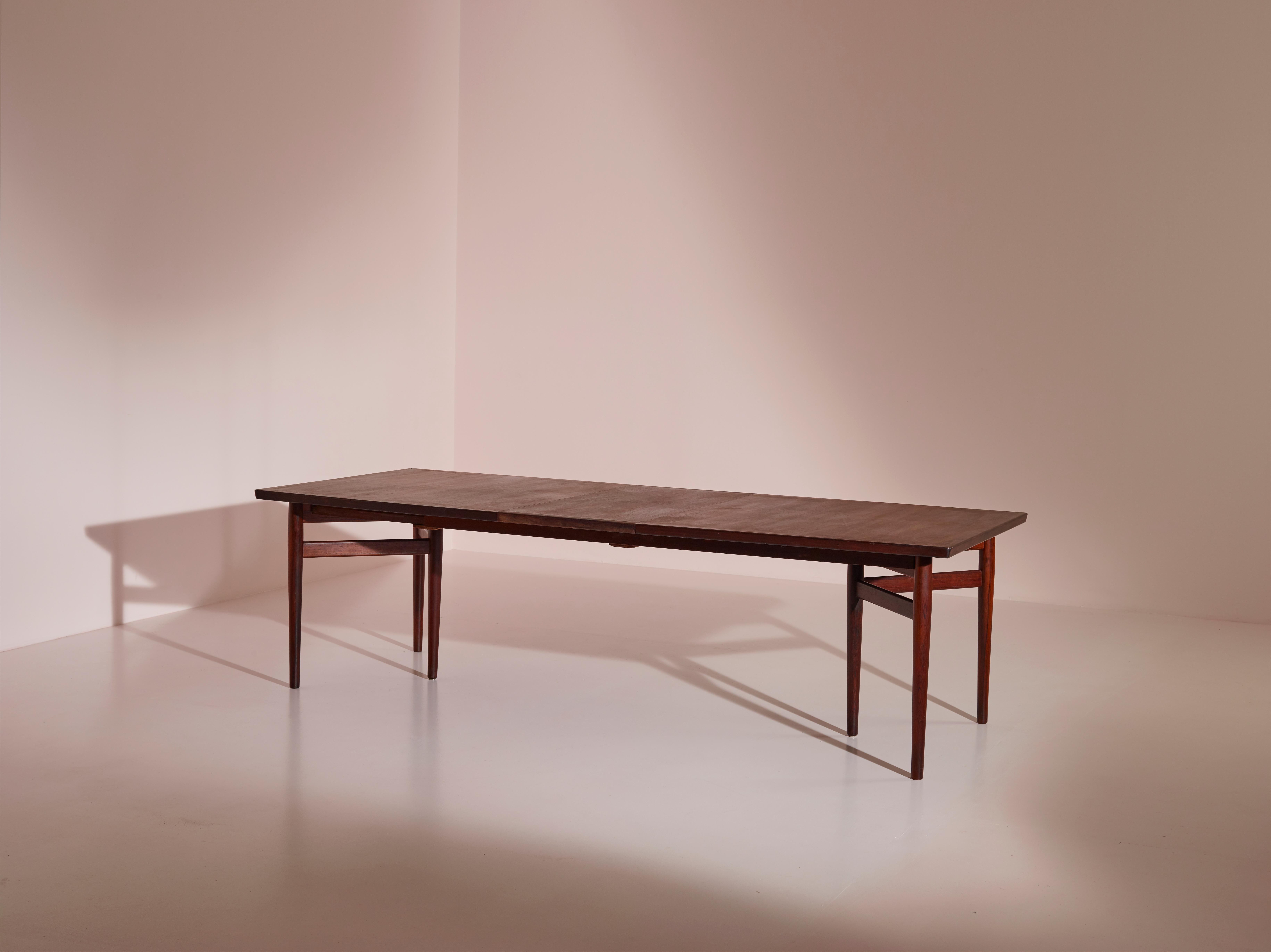 Arne Vodder Dining Table Model 201 by Sibast Møbelfabrik, Denmark, 1960s In Good Condition In Chiavari, Liguria