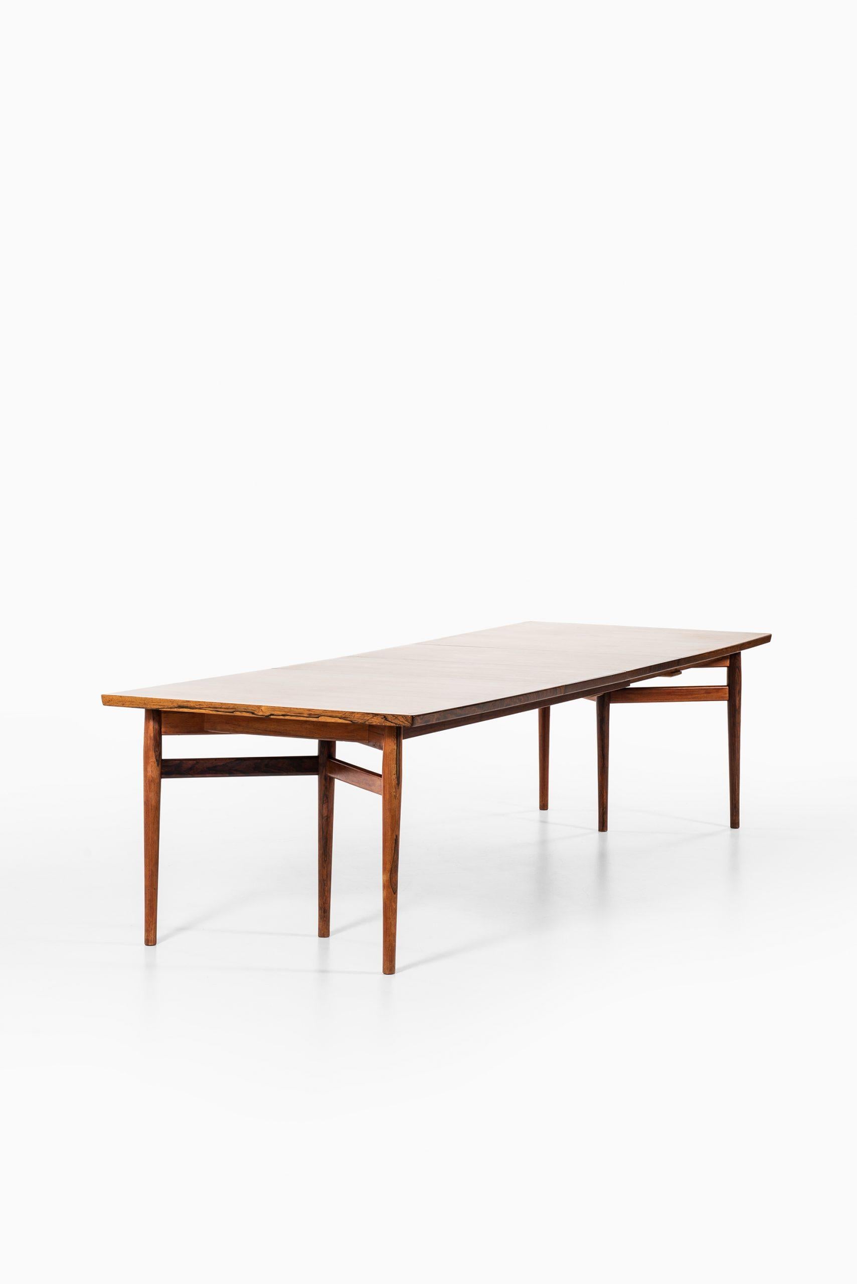 Rosewood Arne Vodder Dining Table Model 201 Produced by Sibast Møbelfabrik in Denmark For Sale