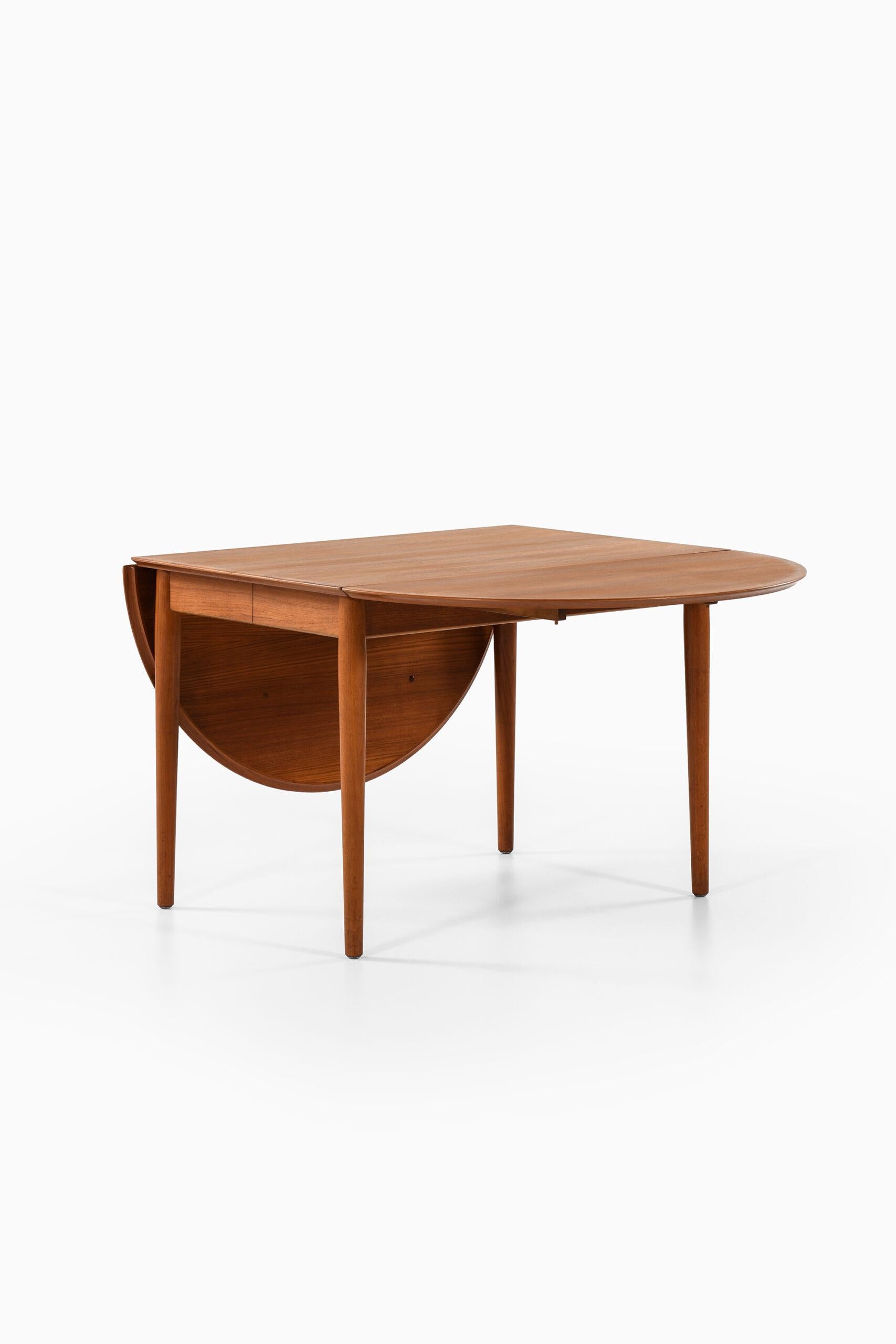 Mid-20th Century Arne Vodder Dining Table Model 227 Produced by Sibast in Denmark For Sale