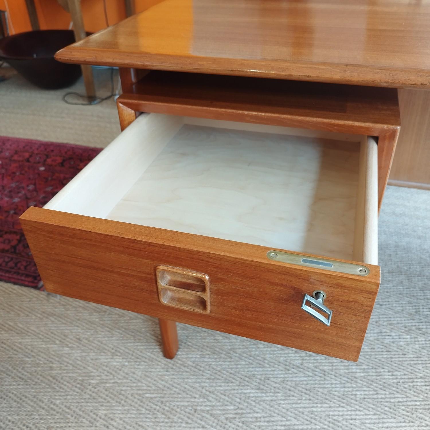 Arne Vodder double side teak desk, Sibast 1960 In Good Condition For Sale In NANTES, FR