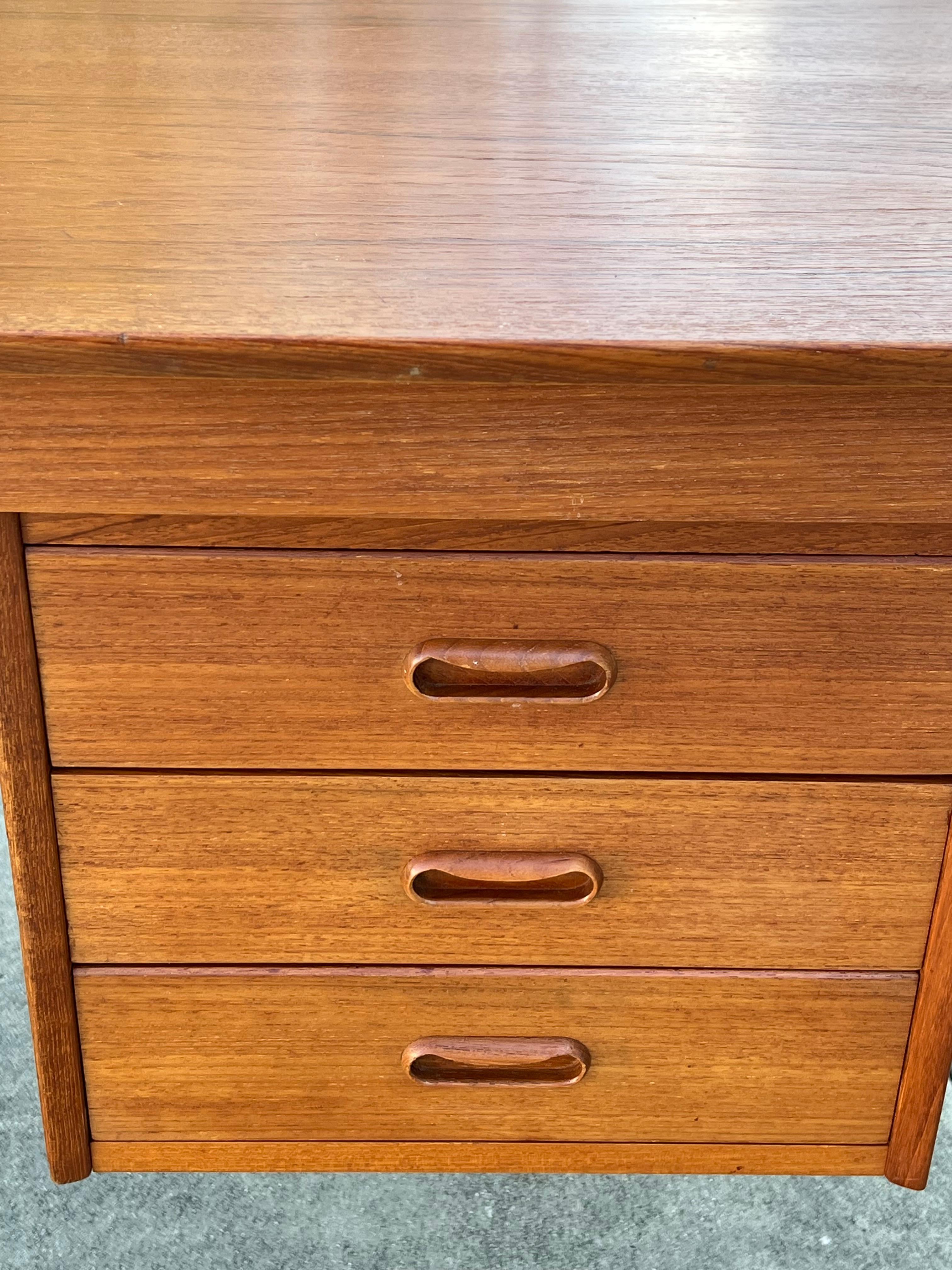 Arne Vodder Drop Leaf Desk Denmark Teak Sliding Drawers 1950's MCM In Good Condition For Sale In St.Petersburg, FL