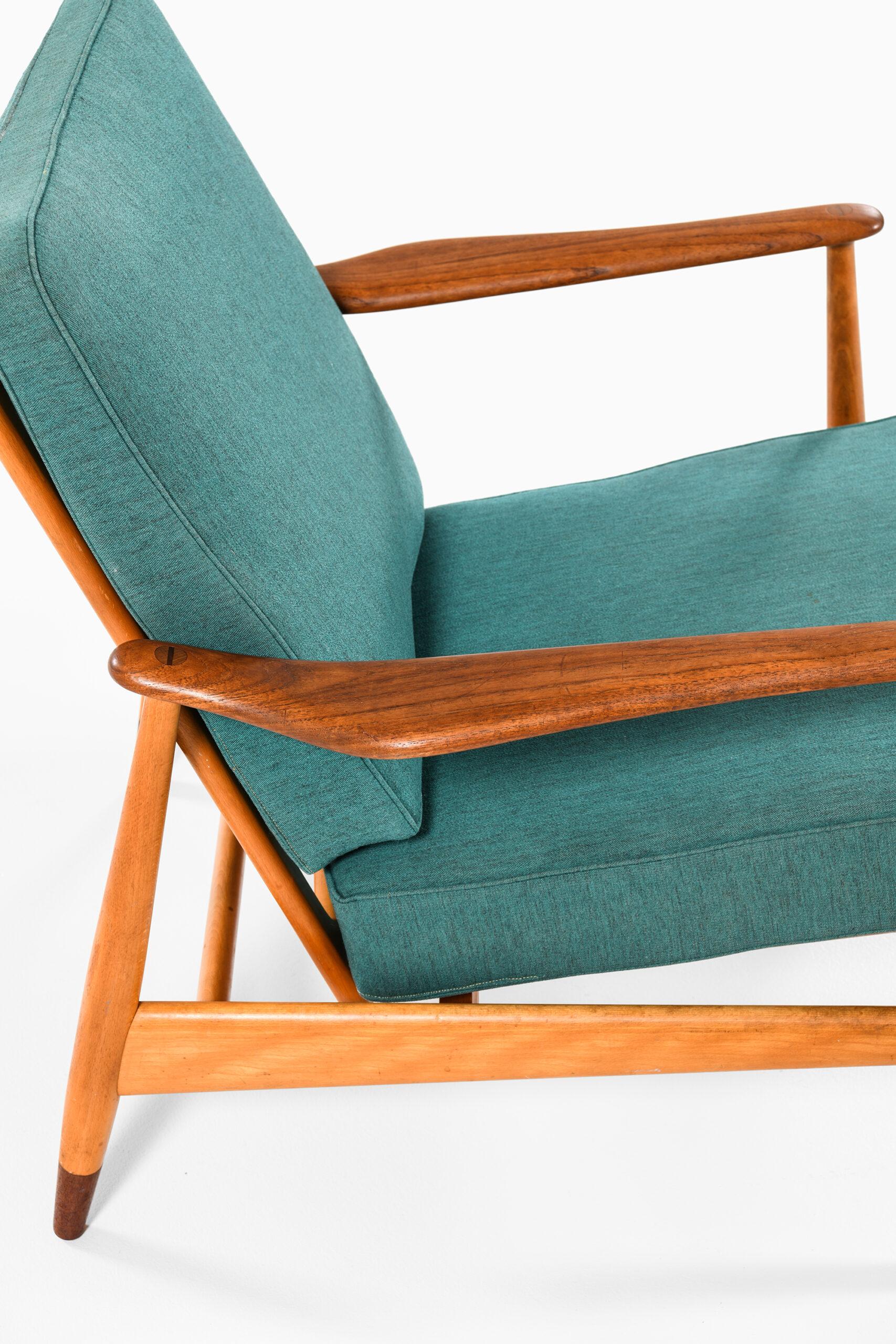 Rare easy chair model 161 designed by Arne Vodder. Produced by France & Daverkosen in Denmark.
2 adjustable positions.