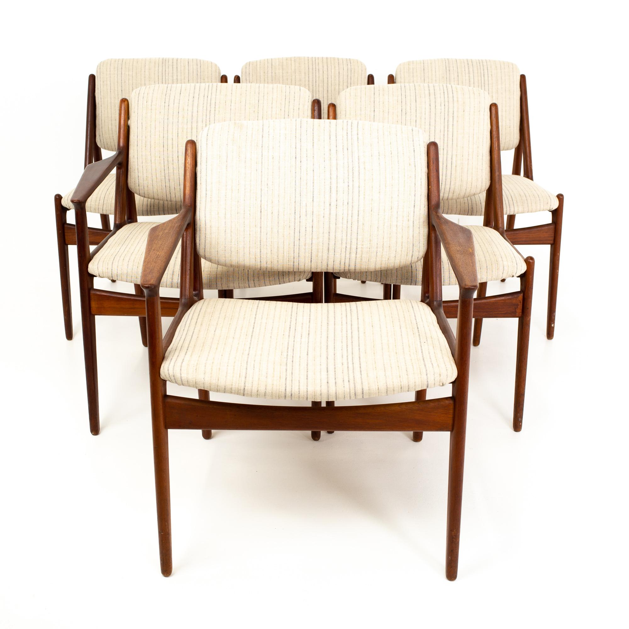 Arne Vodder Elle and Ella Mid Century teak dining chairs - Set of 6
Each chair is 25 wide x 20 deep x 31.5 high with a seat height of 17.5 inches

All pieces of furniture can be had in what we call restored vintage condition. This means the piece is