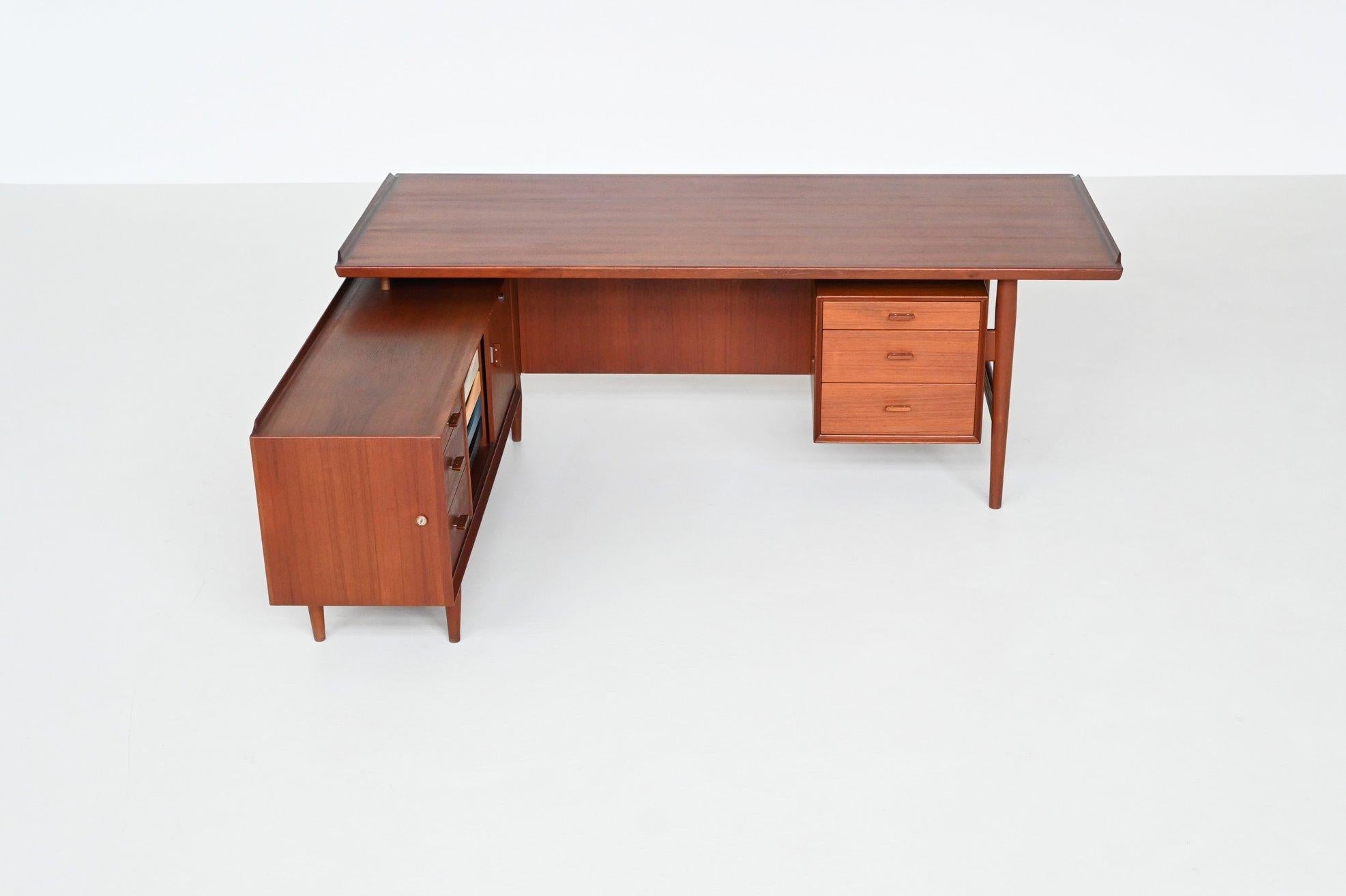 Arne Vodder executive desk and return in teak Sibast Denmark 1960 In Good Condition In Etten-Leur, NL