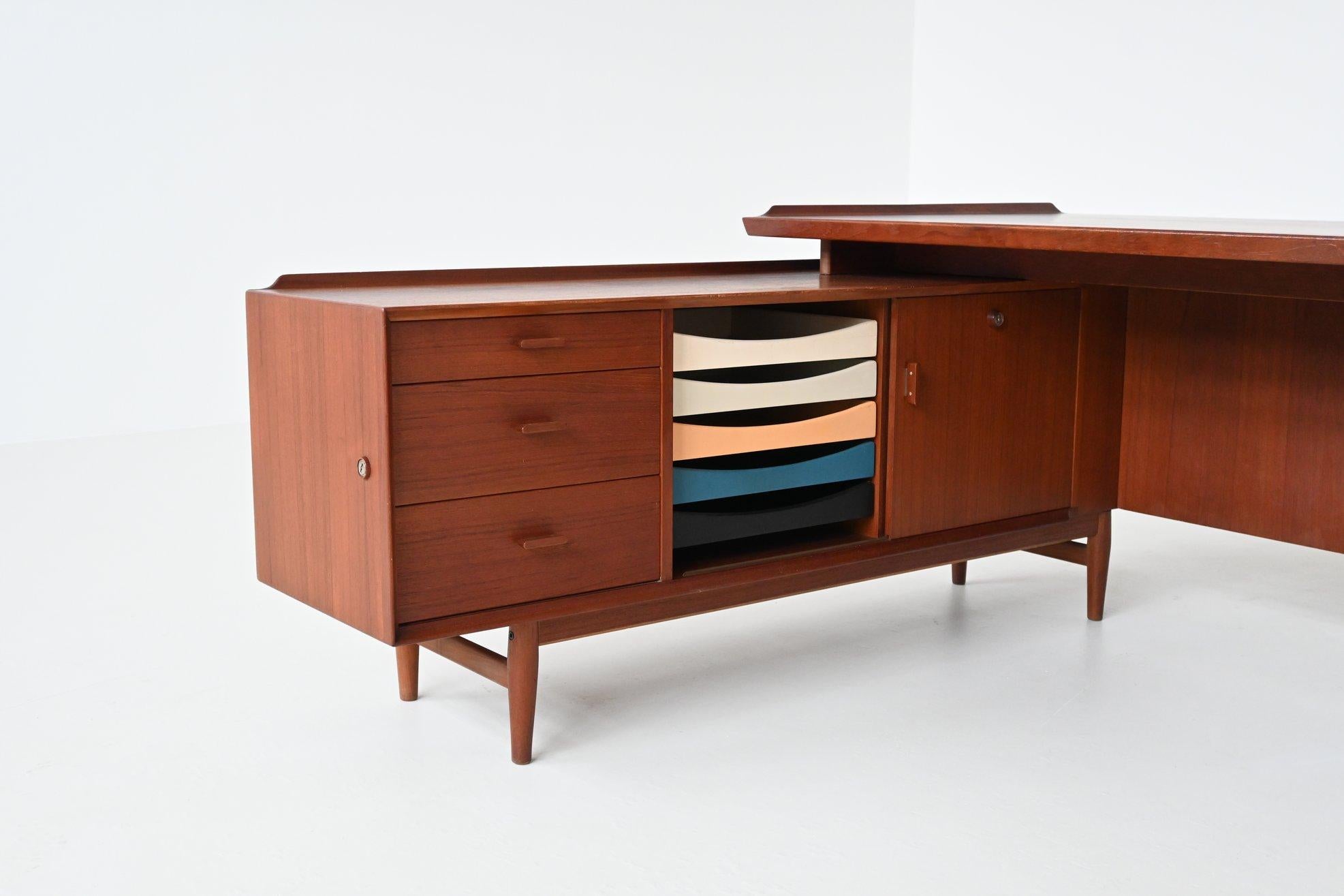 Teak Arne Vodder executive desk and return in teak Sibast Denmark 1960