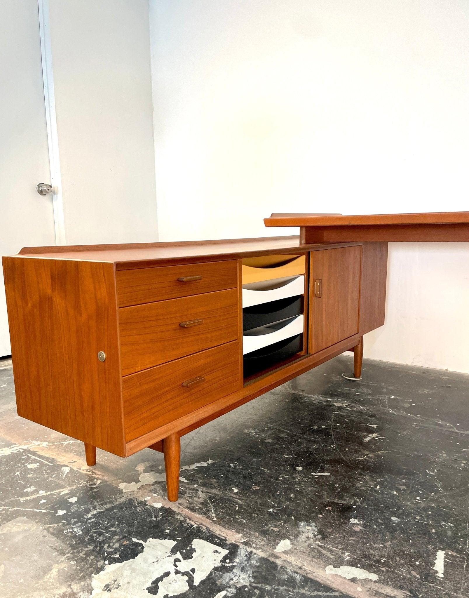 Arne Vodder Executive Desk for Sibast Furniture 3
