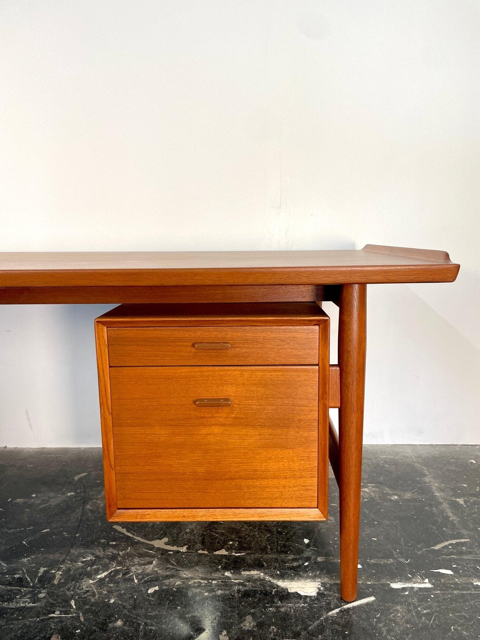 Arne Vodder Executive Desk for Sibast Furniture 1