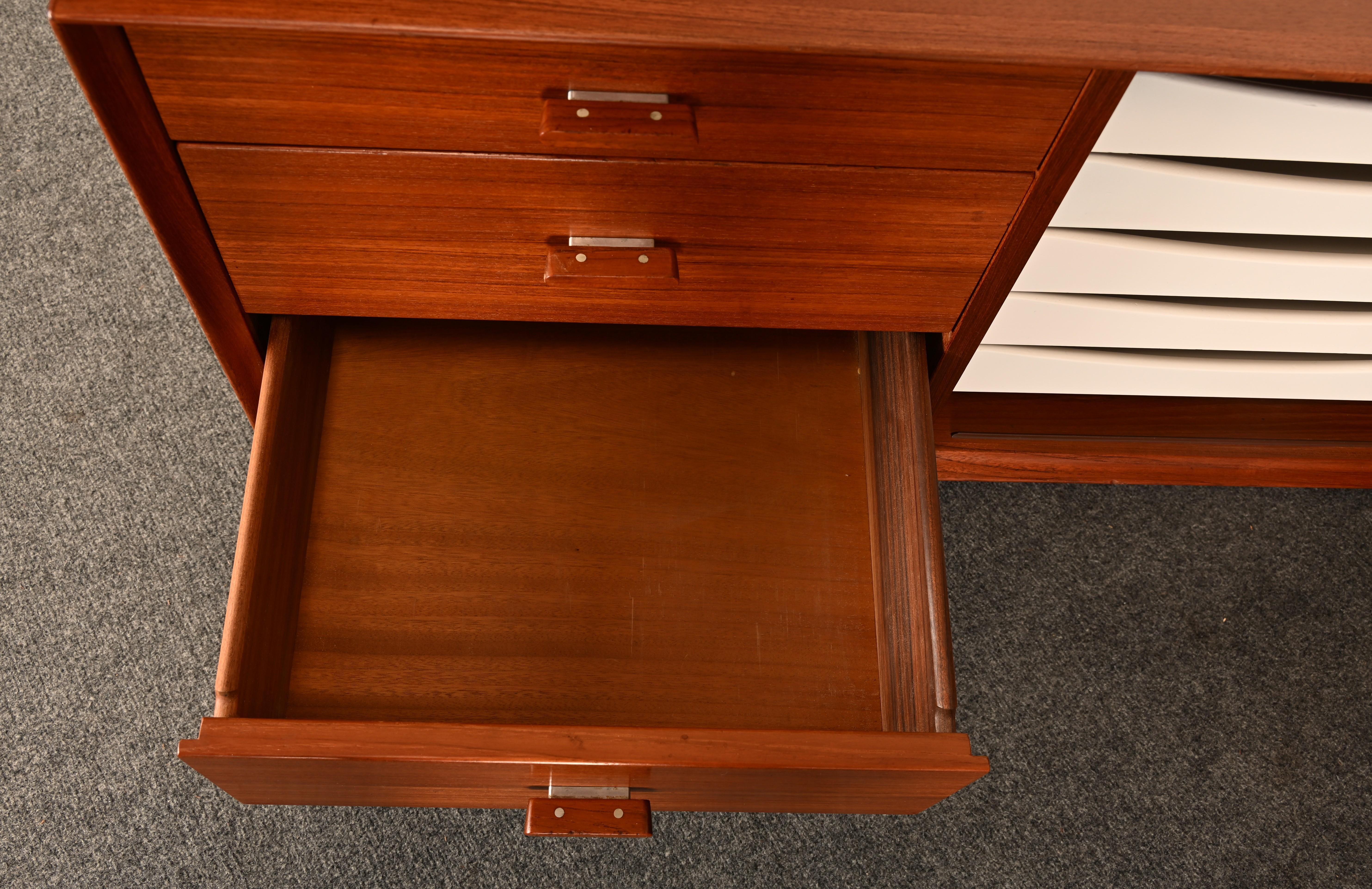 Scrivania direzionale in teak di Arne Vodder per Sibast, 1958 in vendita 8