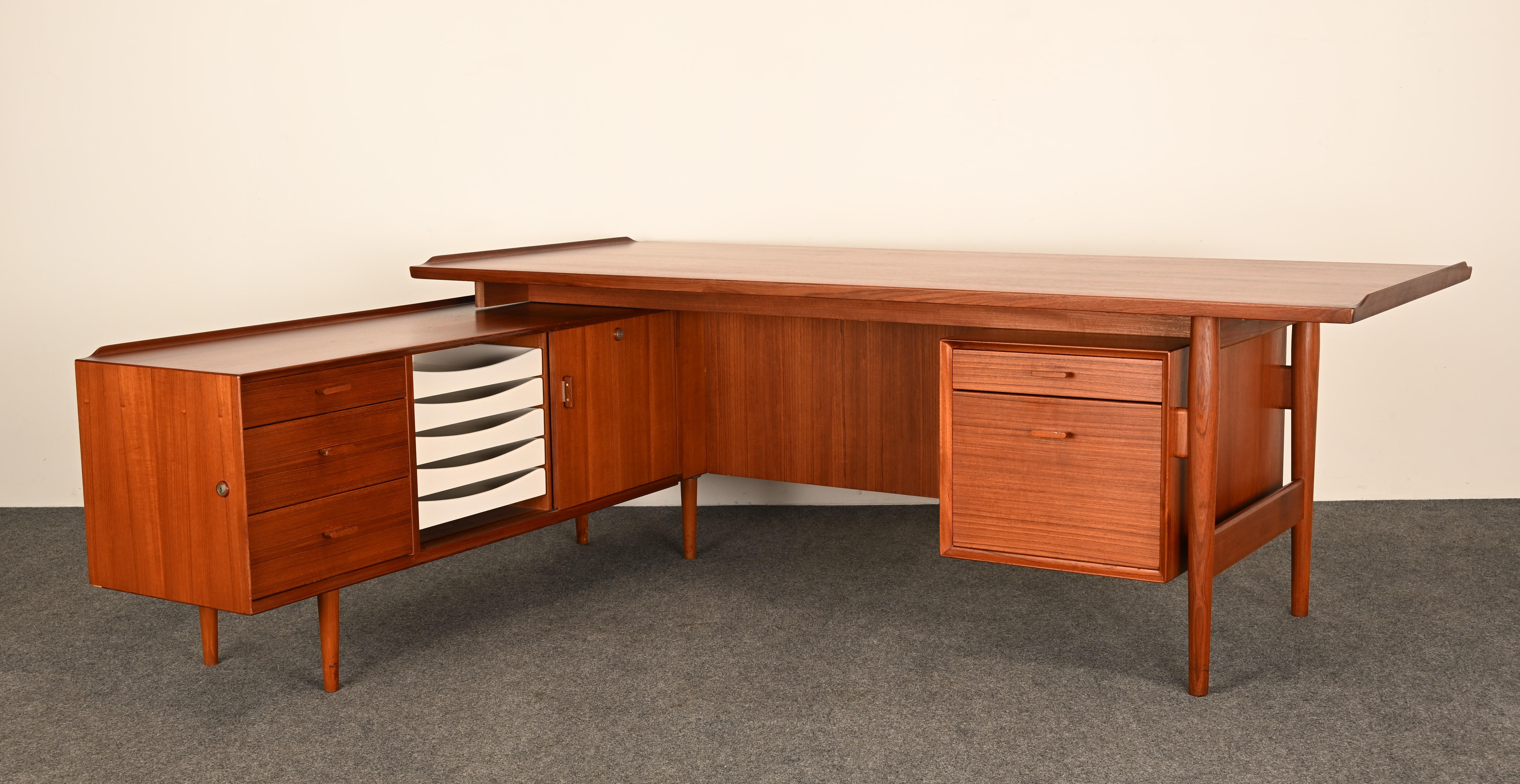 Scandinavo moderno Scrivania direzionale in teak di Arne Vodder per Sibast, 1958 in vendita