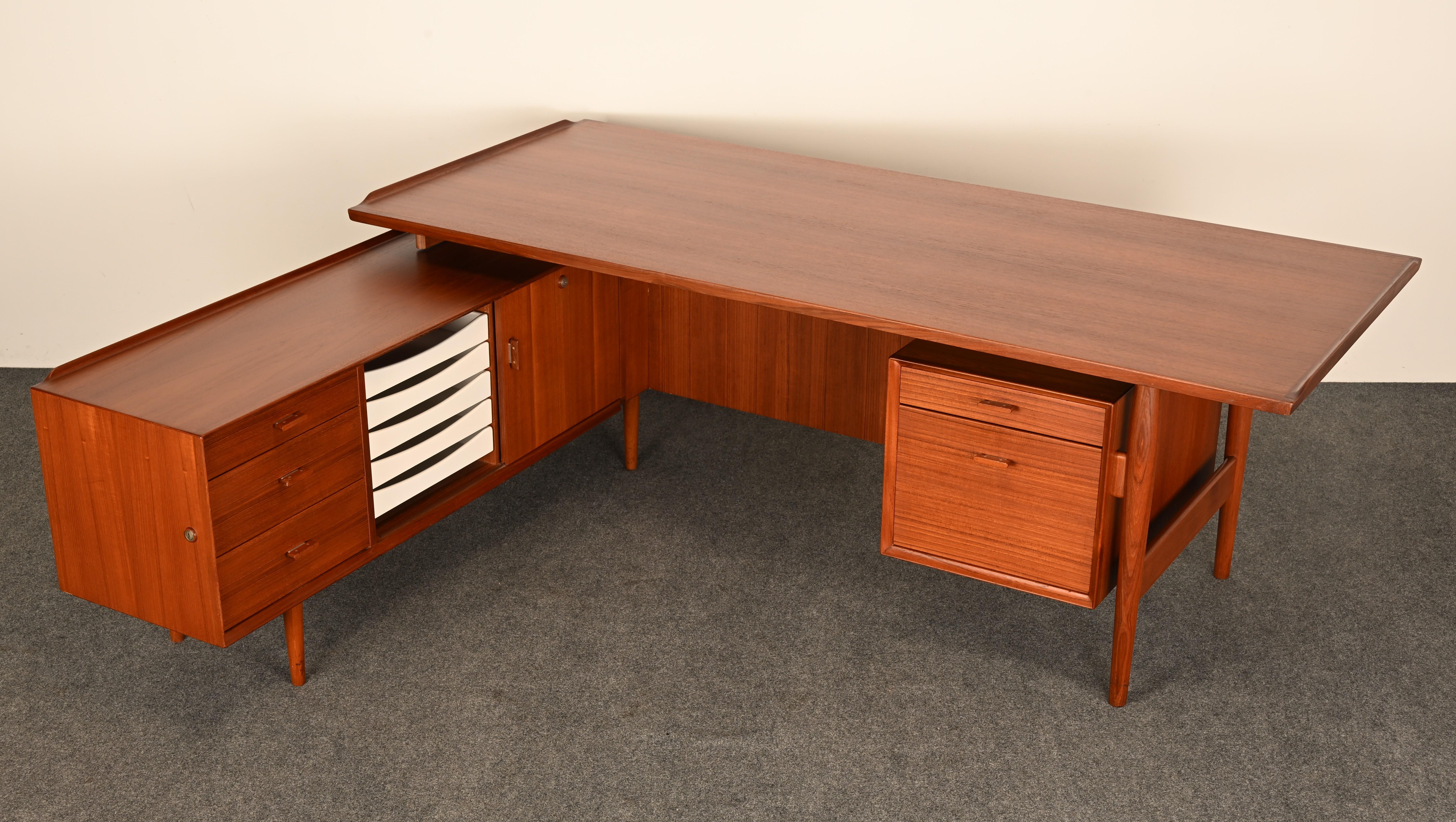 Danese Scrivania direzionale in teak di Arne Vodder per Sibast, 1958 in vendita