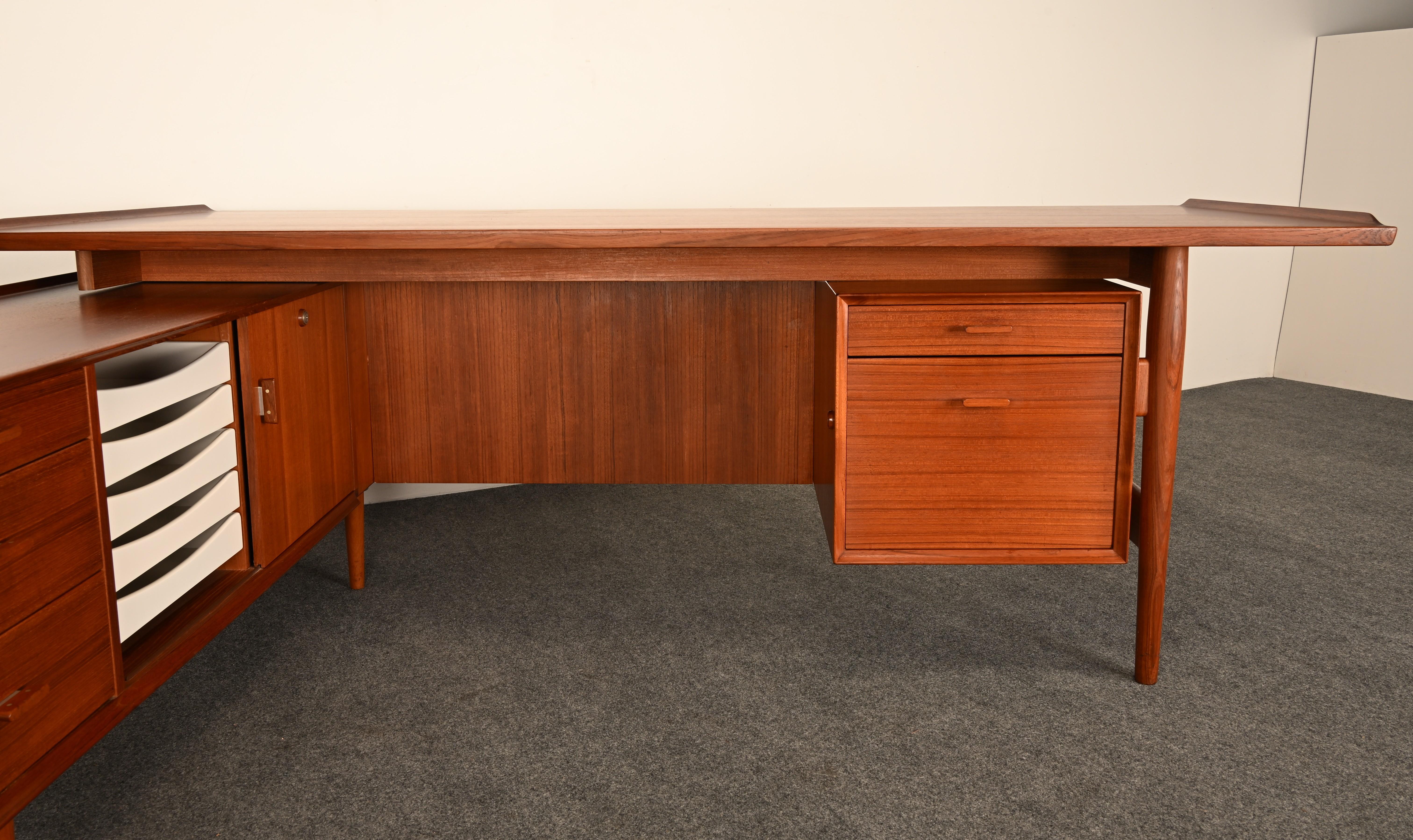 Scrivania direzionale in teak di Arne Vodder per Sibast, 1958 in vendita 1