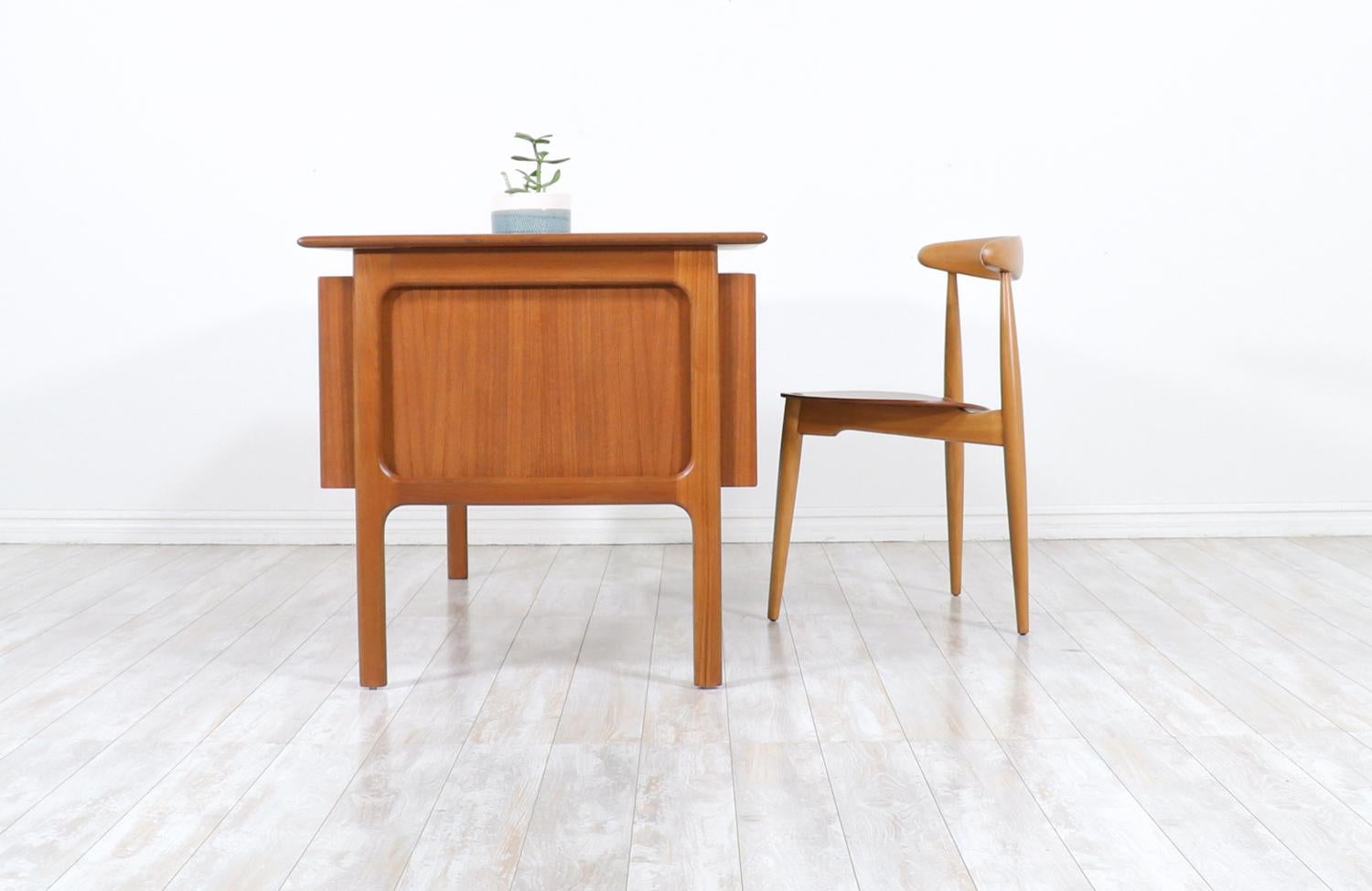 Erik Brouer Executive Teak Desk with Bookcase for Brouer Møbelfabrik In Excellent Condition In Los Angeles, CA