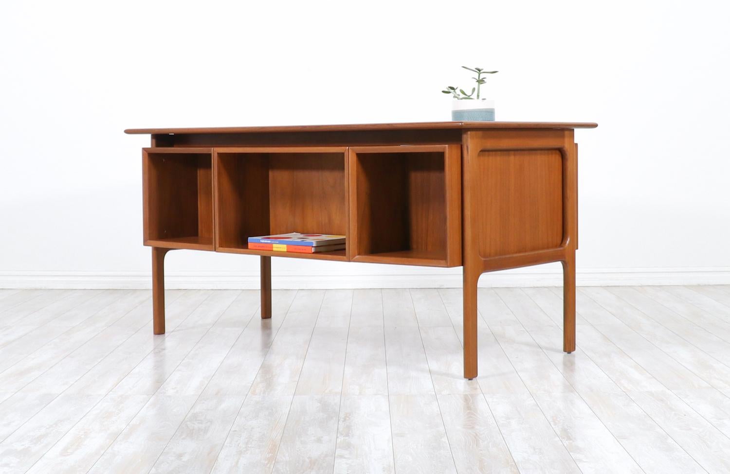 Mid-20th Century Erik Brouer Executive Teak Desk with Bookcase for Brouer Møbelfabrik