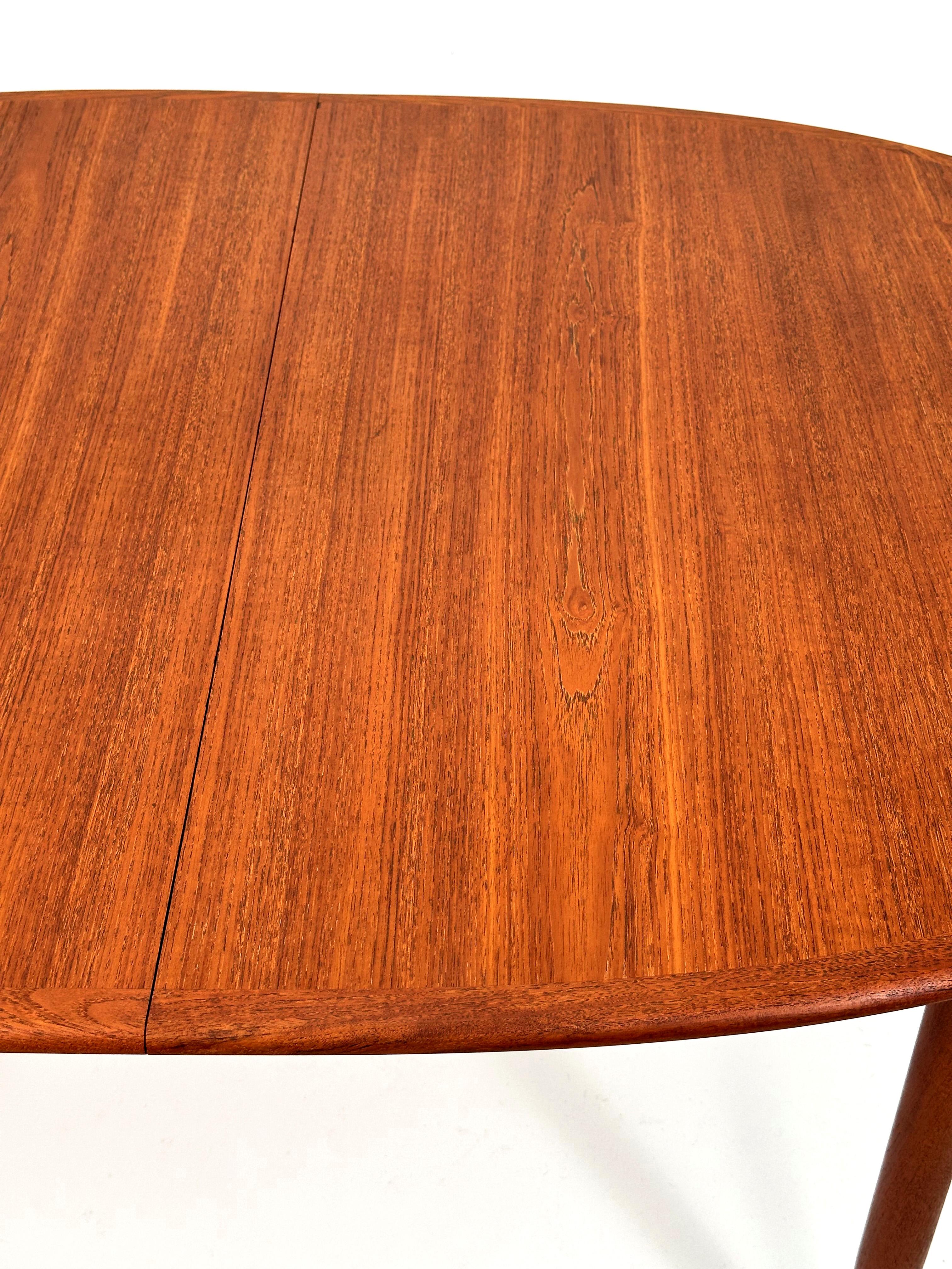 Arne Vodder Extendable Danish Teak Dining Table with 2 Leaves Teca en venta