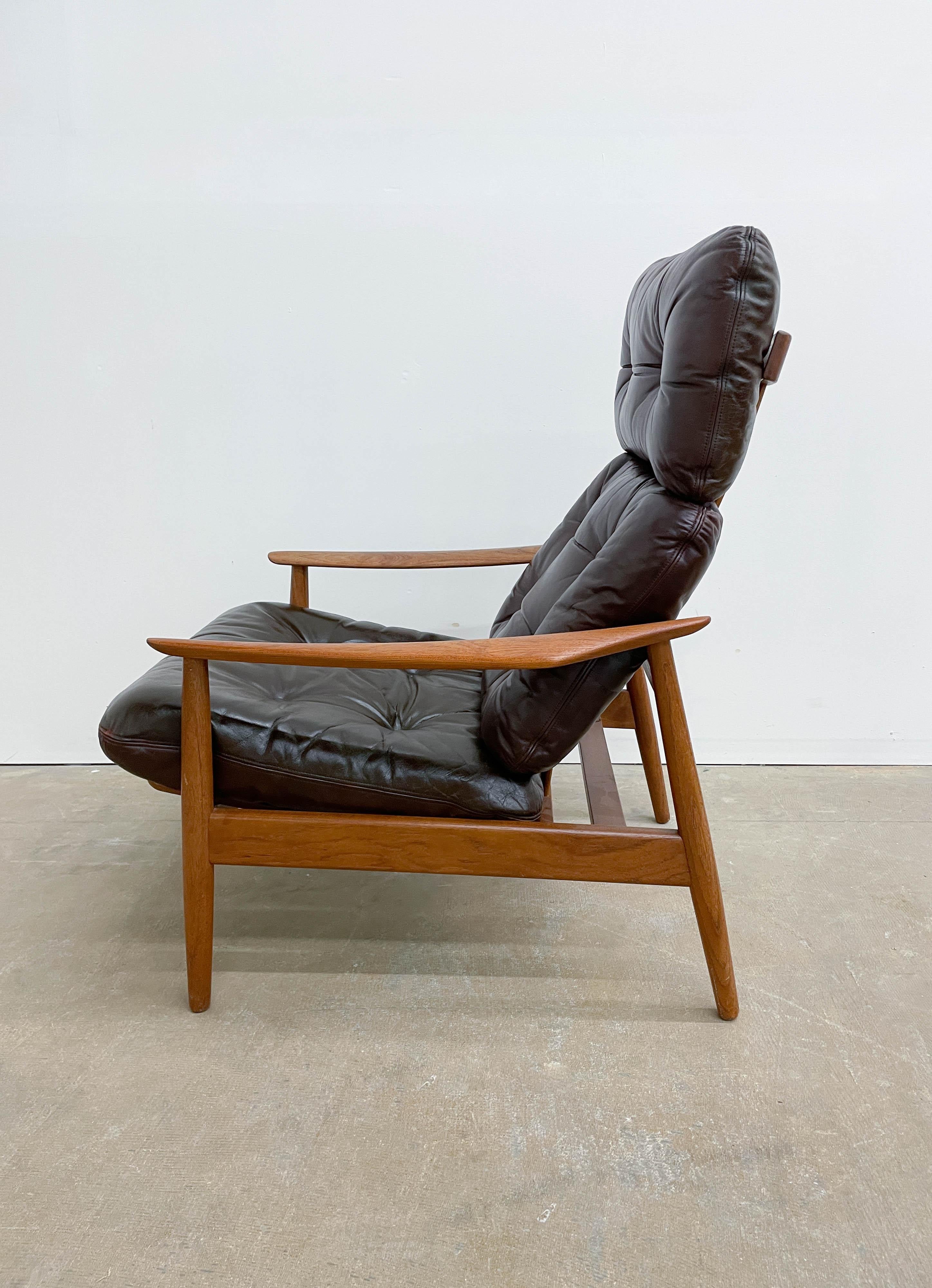 20th Century Arne Vodder FD-164 Teak and Leather Recliner