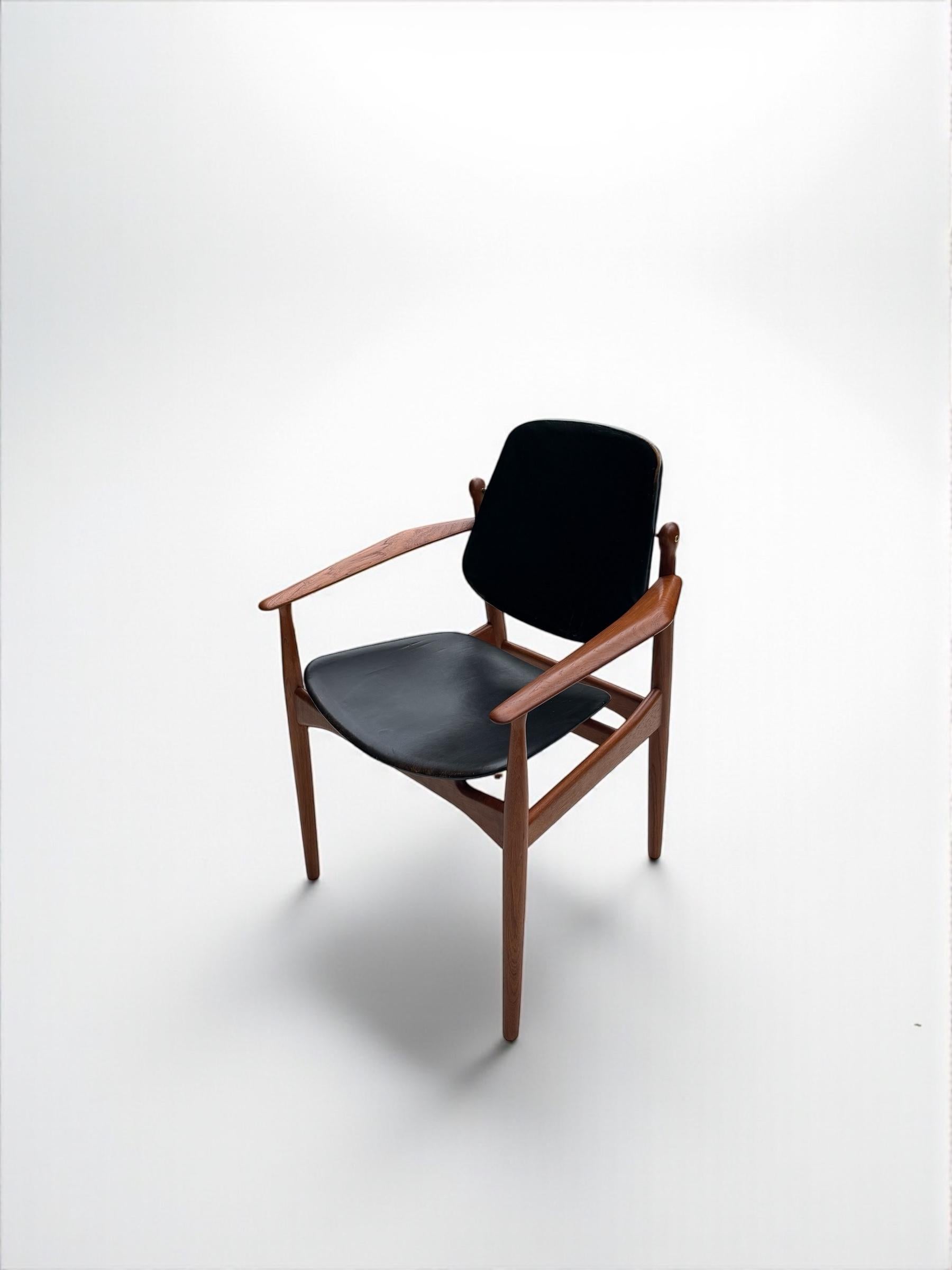Arne Vodder FD 184 Armchair in Teak and Leather, Denmark 1950's For Sale 3