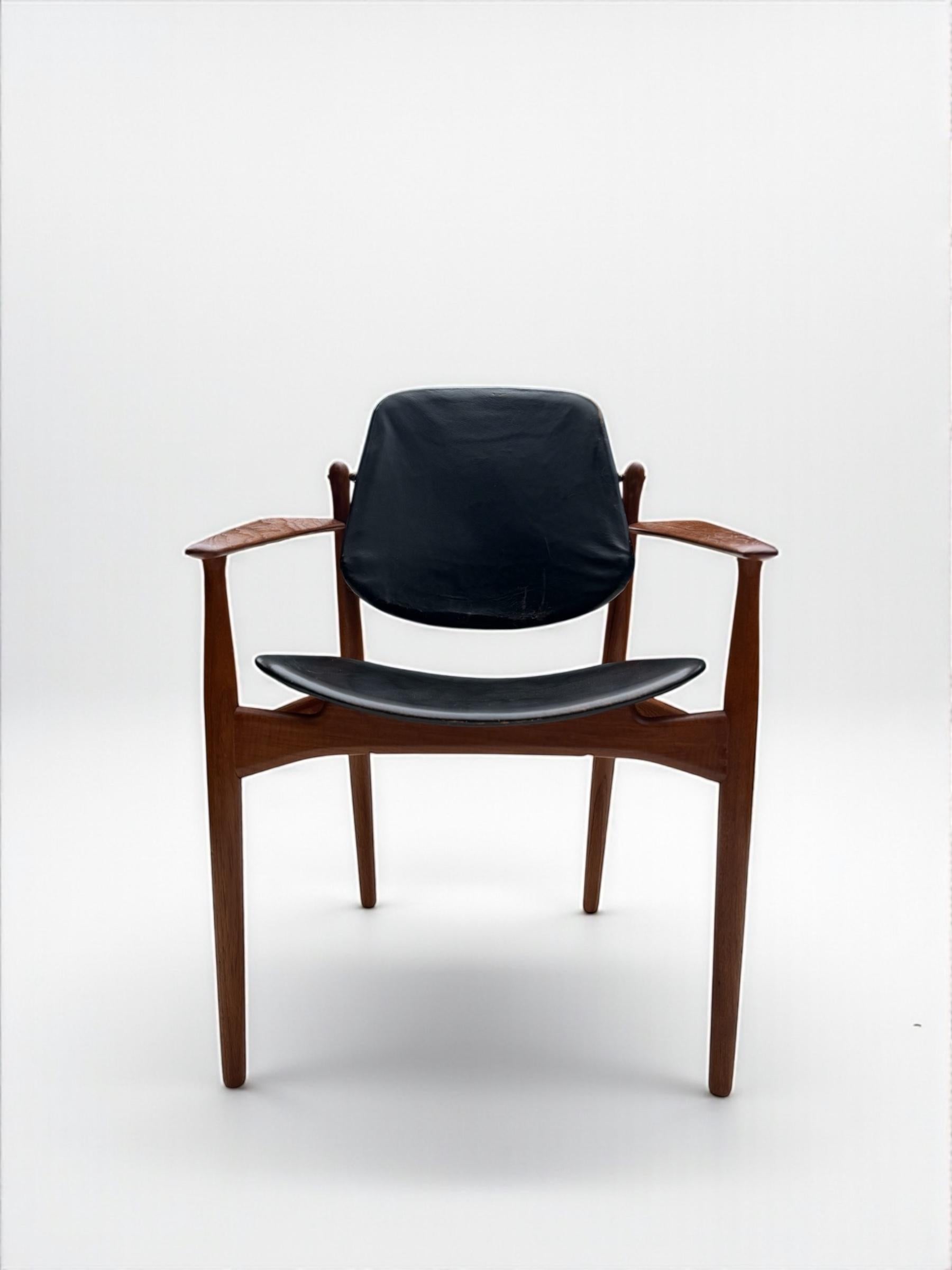 Hand-Crafted Arne Vodder FD 184 Armchair in Teak and Leather, Denmark 1950's For Sale
