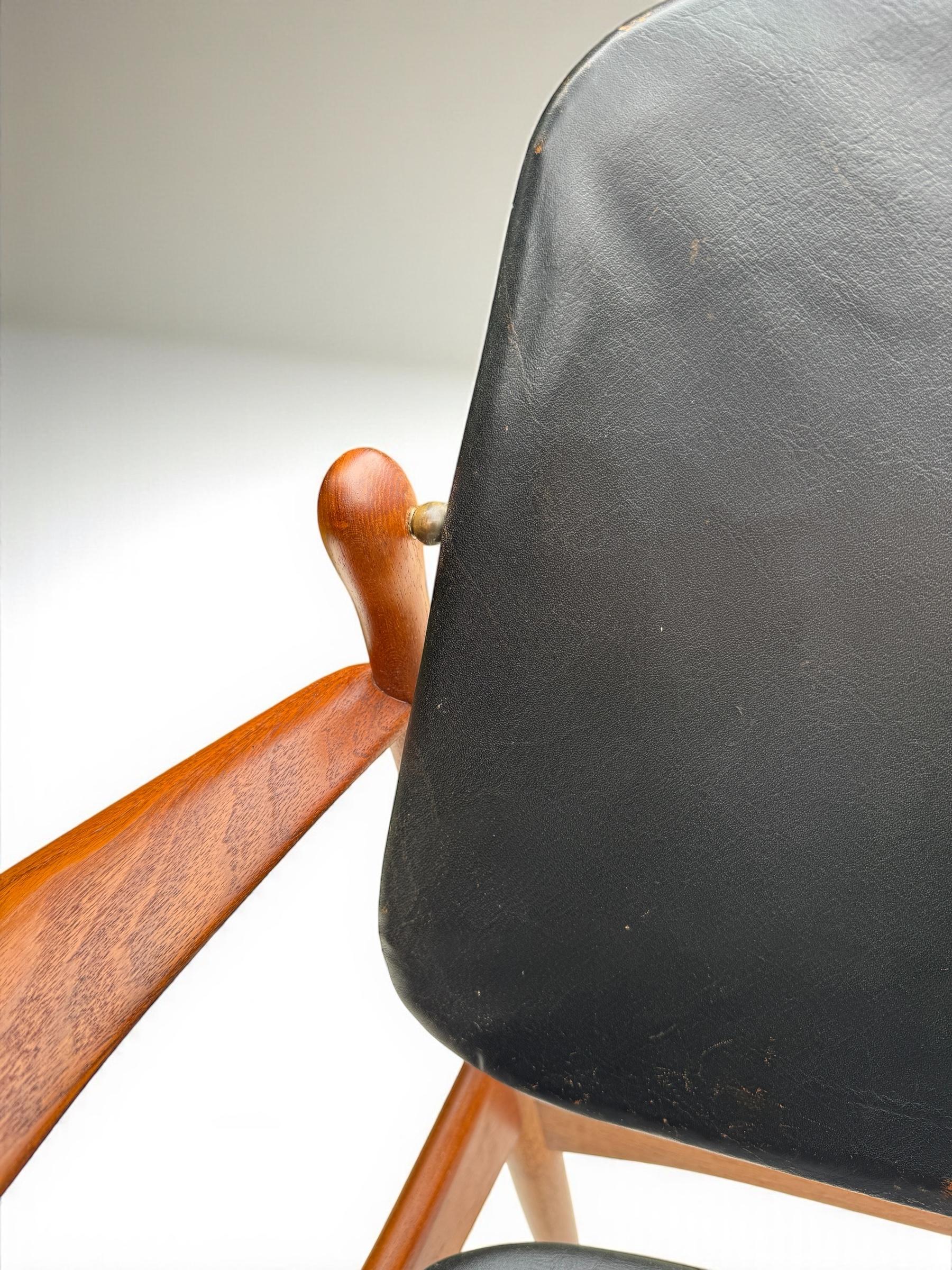 Mid-20th Century Arne Vodder FD 184 Armchair in Teak and Leather, Denmark 1950's For Sale