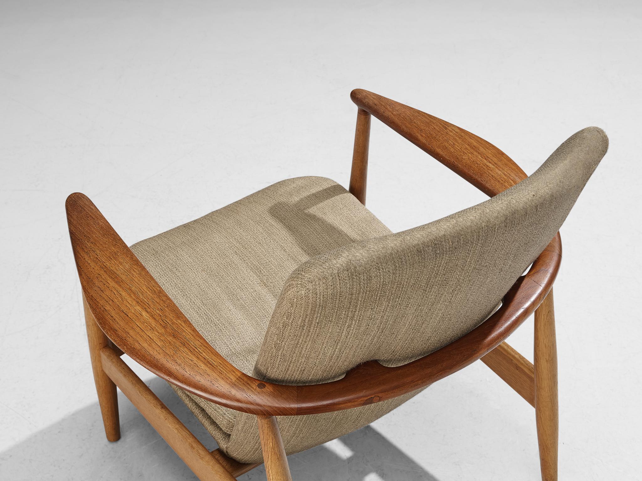 Arne Vodder for Bovirke Armchair in Oak and Beige Upholstery In Good Condition For Sale In Waalwijk, NL