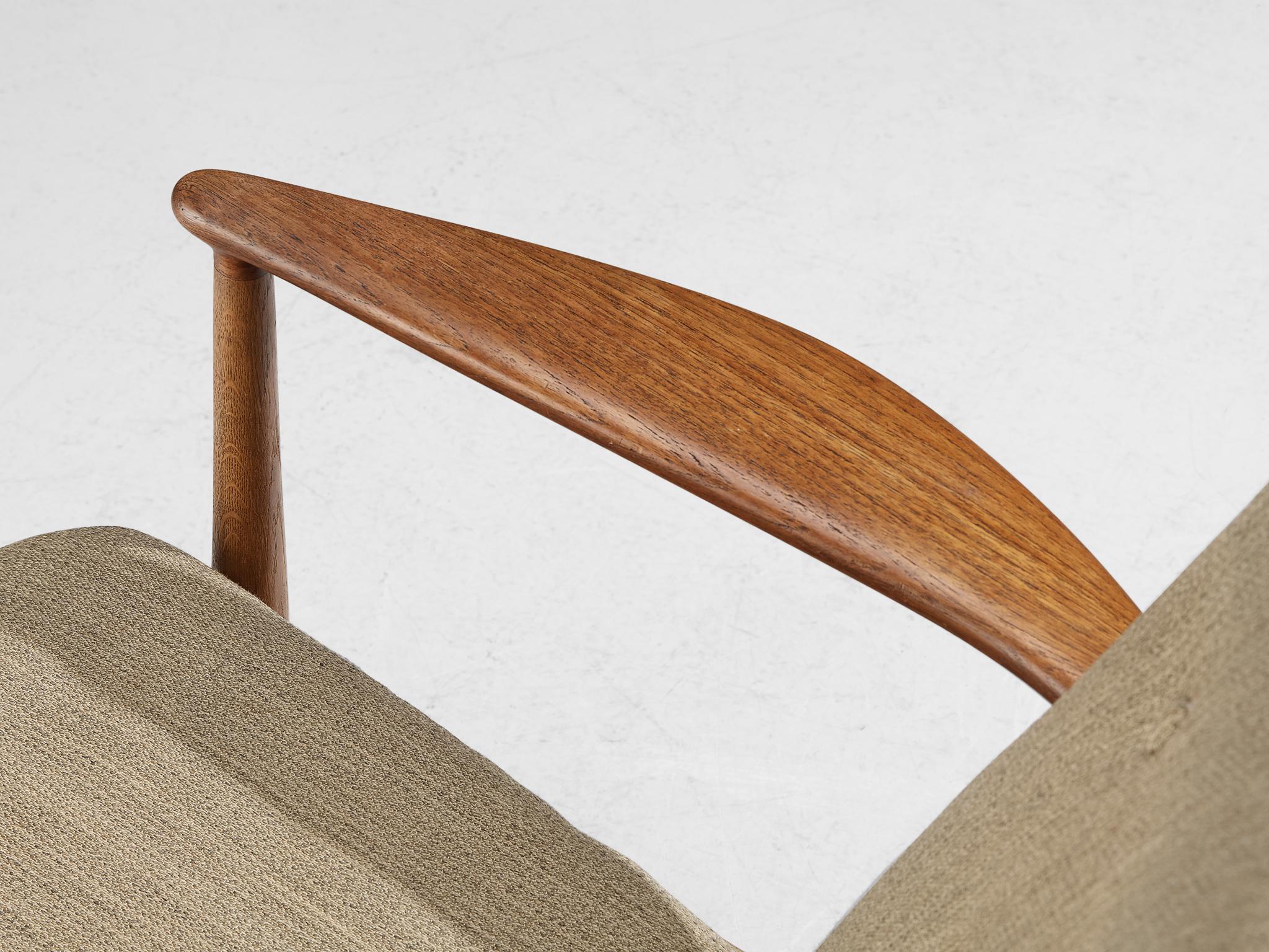 Arne Vodder for Bovirke Armchair in Oak and Beige Upholstery For Sale 1
