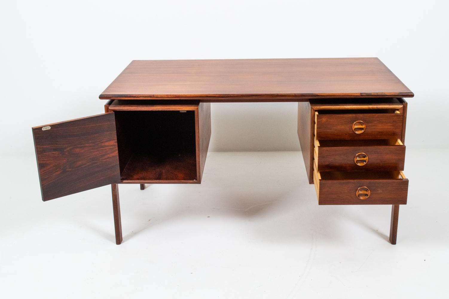 Arne Vodder for GV Møbler Rosewood Desk, circa 1960s For Sale 1