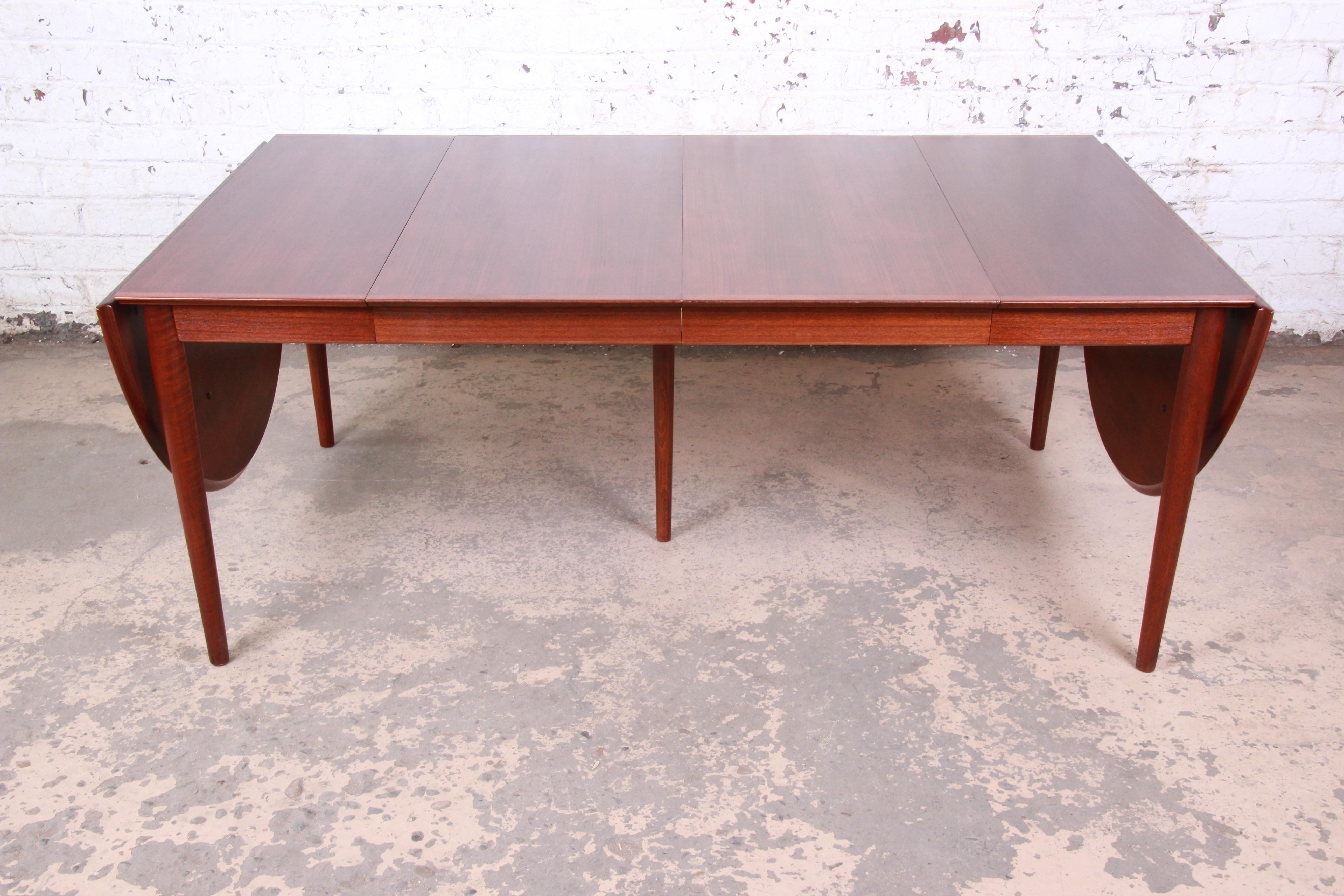 Arne Vodder for Sibast Danish Modern Teak Extension Dining Table, Newly Restored In Good Condition In South Bend, IN