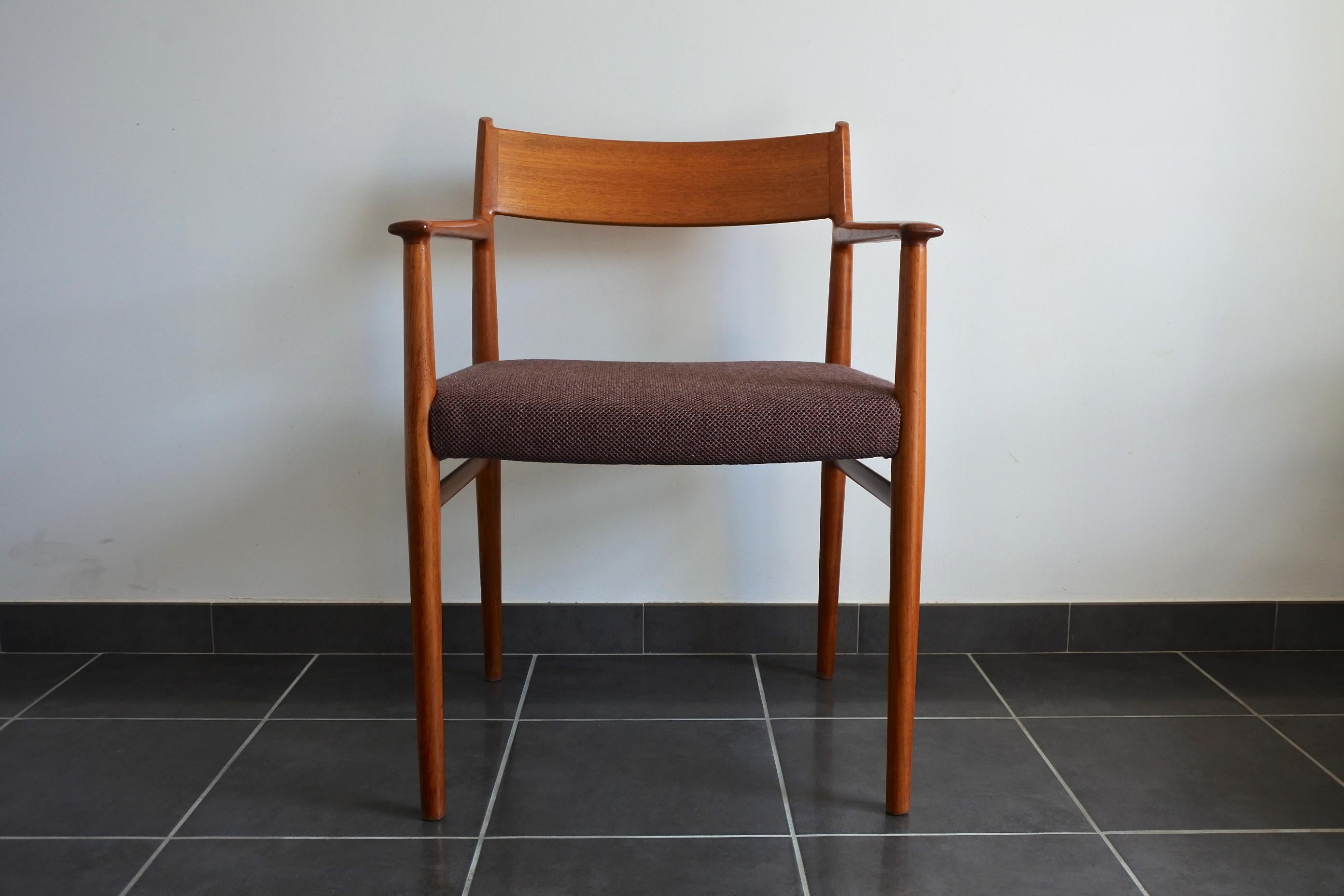 Arne Vodder armchair for Sibast.
Model 418 B.
Made in Denmark.
Teak and Kvadrat upholstery.
Newly reupholstered.          
    