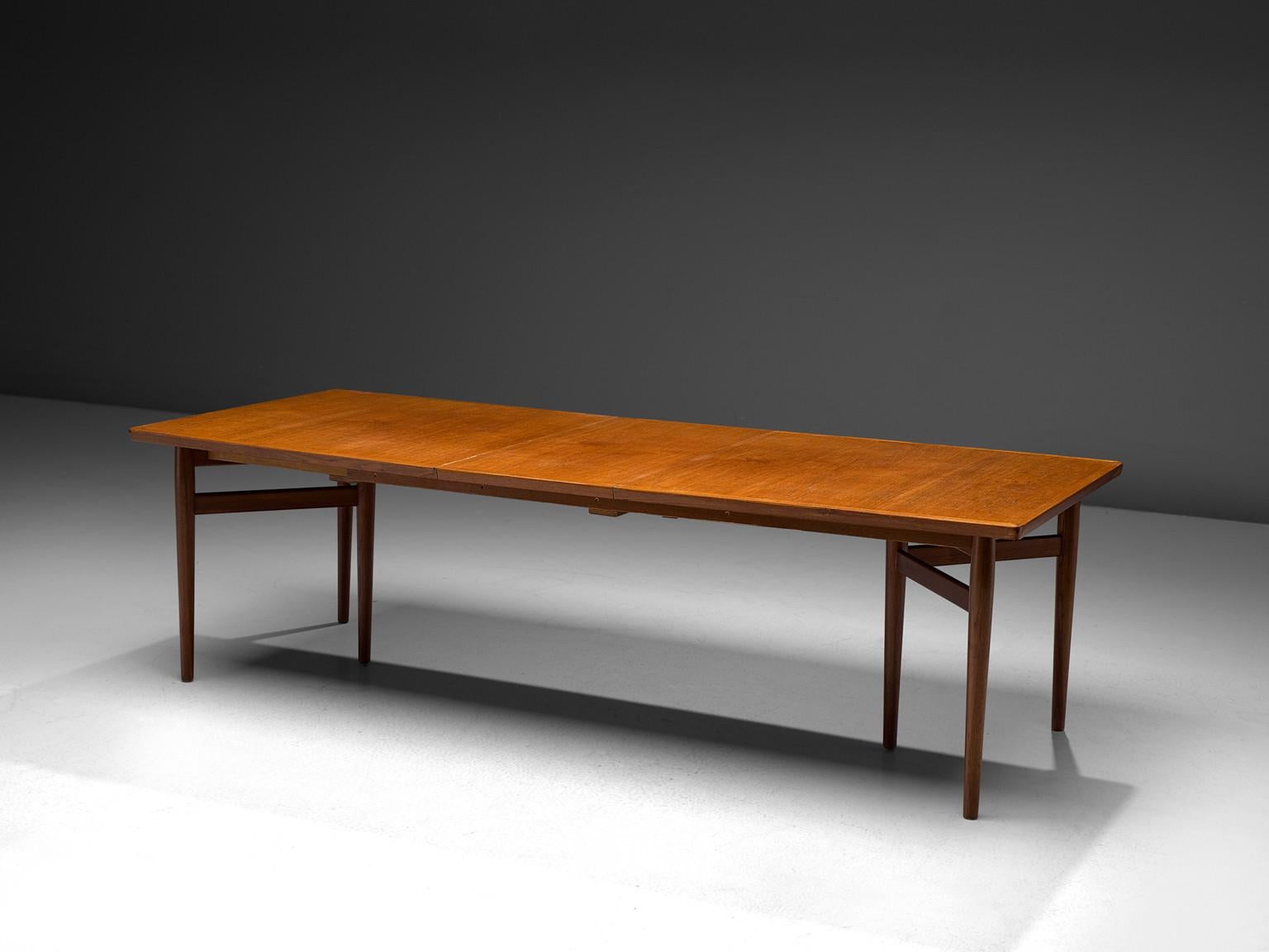 Arne Vodder for Sibast, dining table model 201, teak, Denmark, 1960s.

This rectangular dining table was designed by Danish designer Arne Vodder and manufactured in the 1960s by Sibast. Under both short ends of the top, Vodder placed three