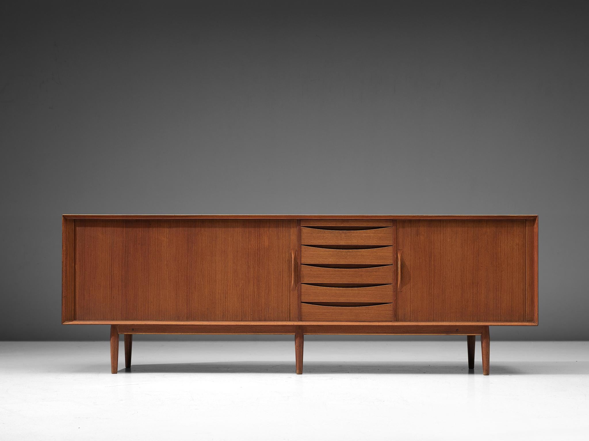 Arne Vodder for Sibast Møbler, sideboard model 76, teak, Denmark, 1959

This iconic sideboard in teak is designed by the Danish designer Arne Vodder. He was especially known for his sideboards, sofas and desks that had a special characteristic and