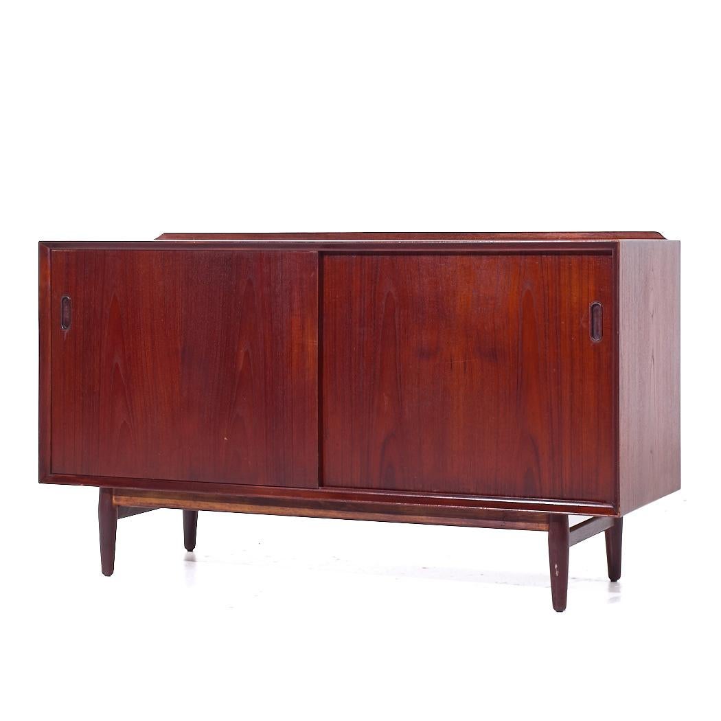 Mid-Century moderno Arne Vodder per Sibast Credenza danese di metà secolo in teak in vendita