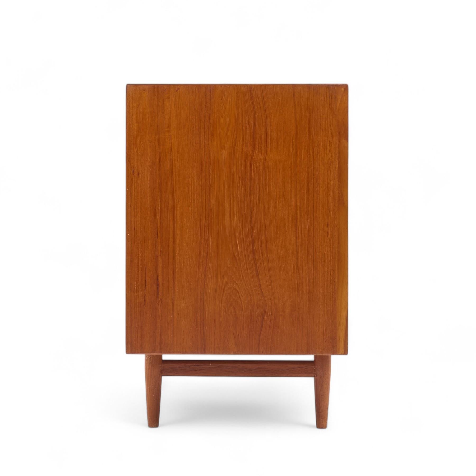 Arne Vodder for Sibast Mid Century Danish Teak Credenza In Good Condition For Sale In Franklin Park, IL