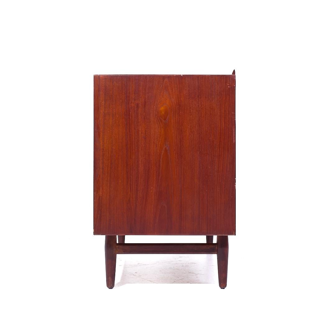 Arne Vodder per Sibast Credenza danese di metà secolo in teak In condizioni buone in vendita a Countryside, IL