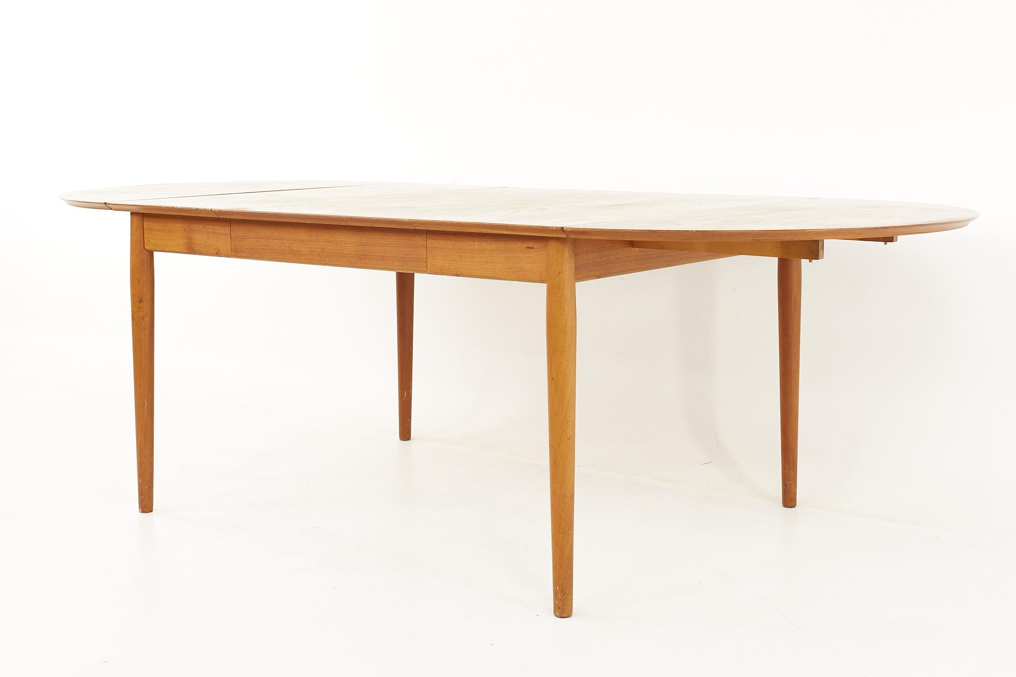 Arne Vodder for Sibast Mid Century Danish Teak Drop Leaf Expanding Dining Table For Sale 5