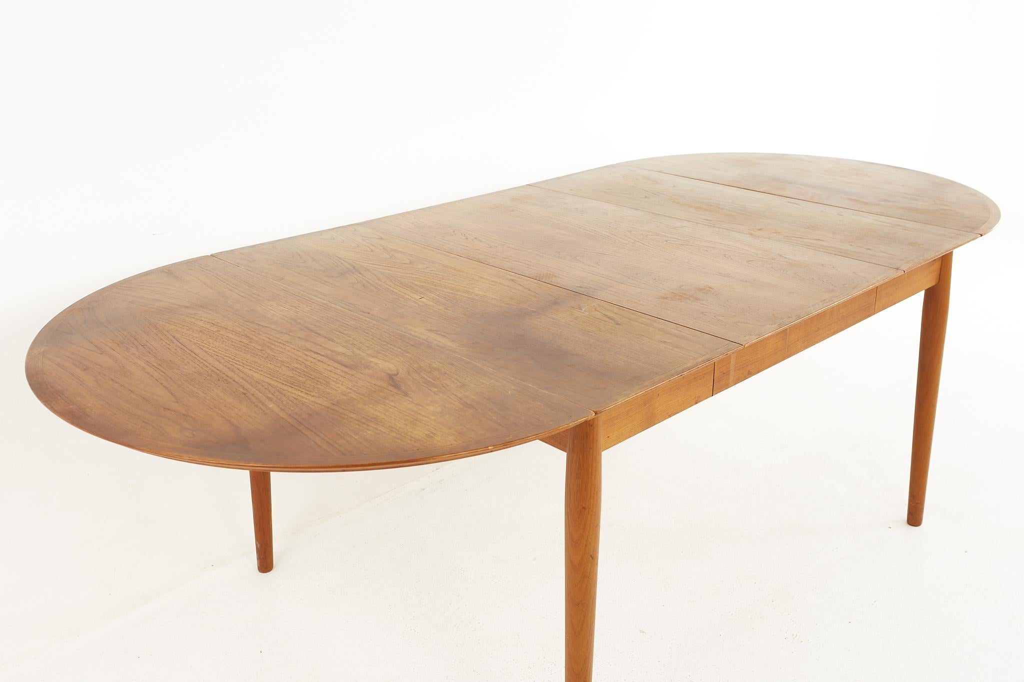 Arne Vodder for Sibast Mid Century Danish Teak Drop Leaf Expanding Dining Table For Sale 6