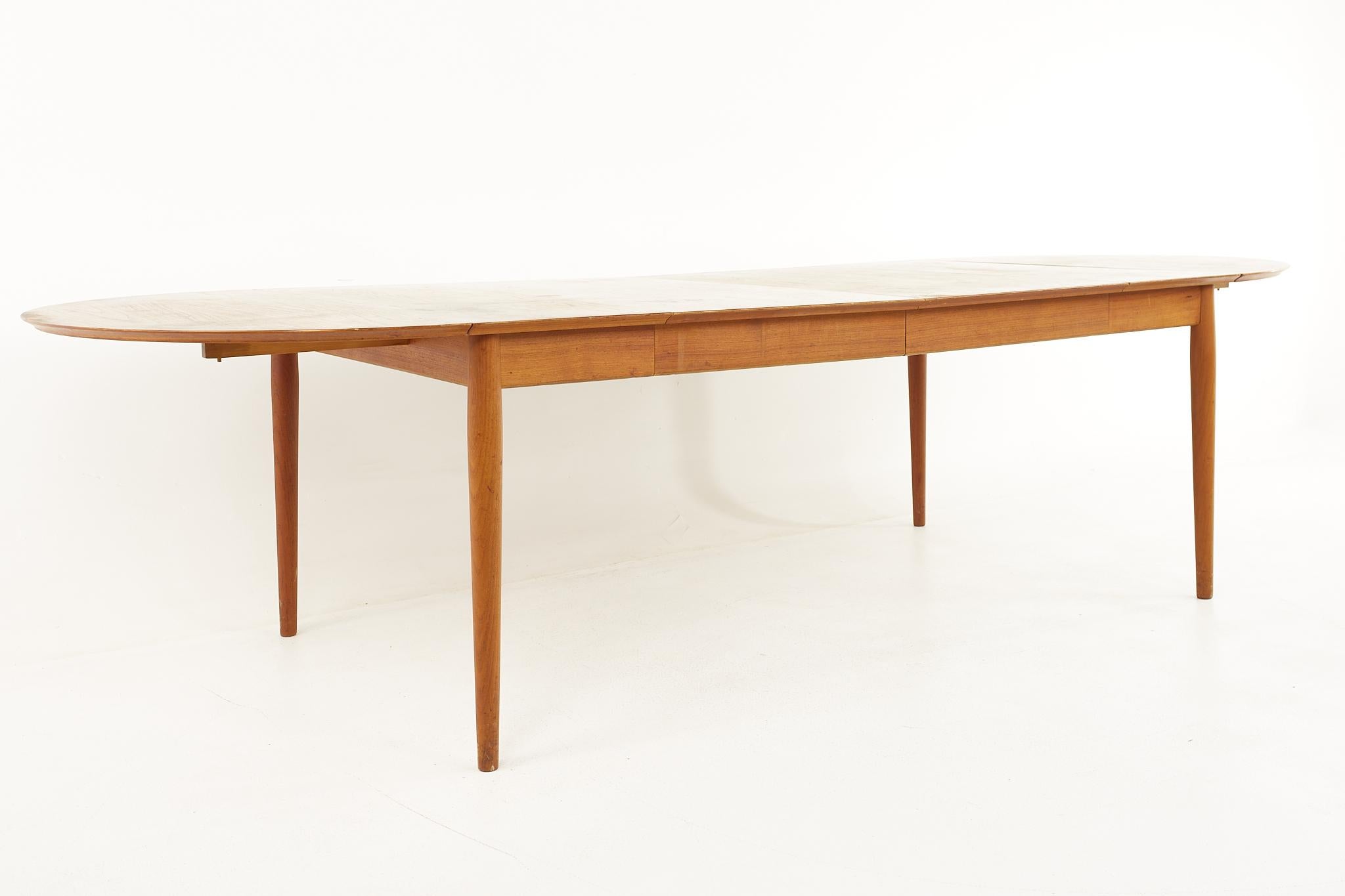 Arne Vodder for Sibast Mid Century Danish Teak Drop Leaf Expanding Dining Table For Sale 7