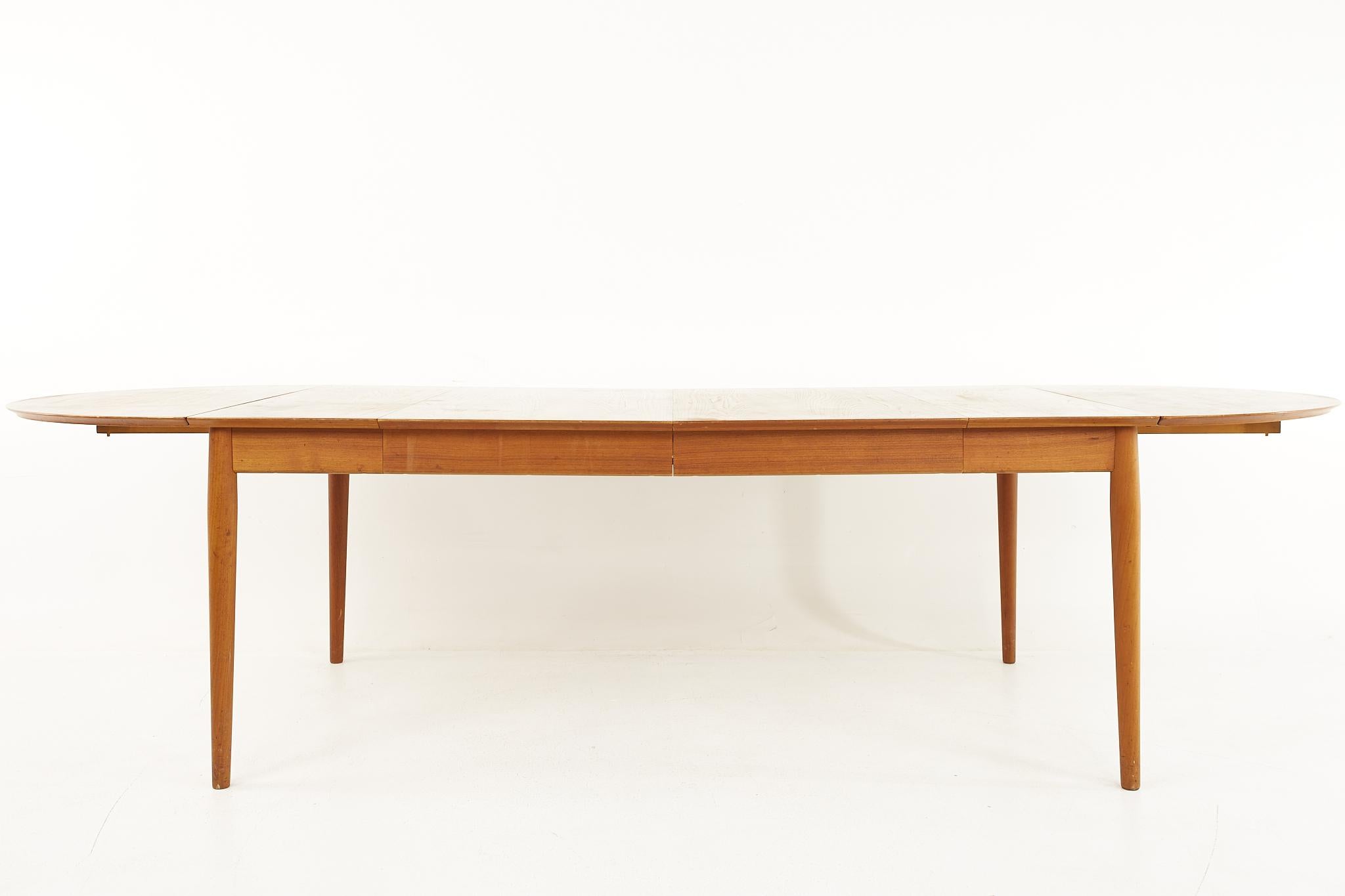 Arne Vodder for Sibast Mid Century Danish Teak Drop Leaf Expanding Dining Table For Sale 8