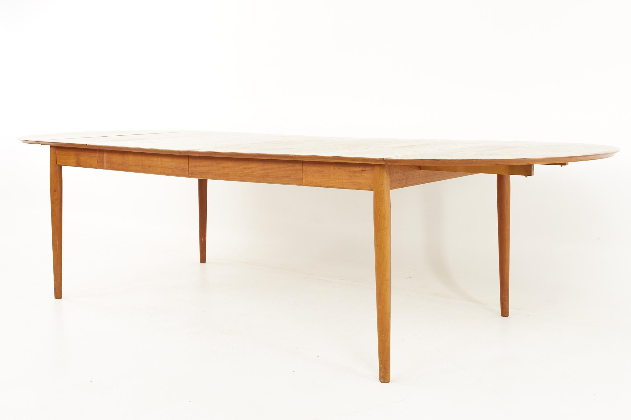 Arne Vodder for Sibast Mid Century Danish Teak Drop Leaf Expanding Dining Table For Sale 9