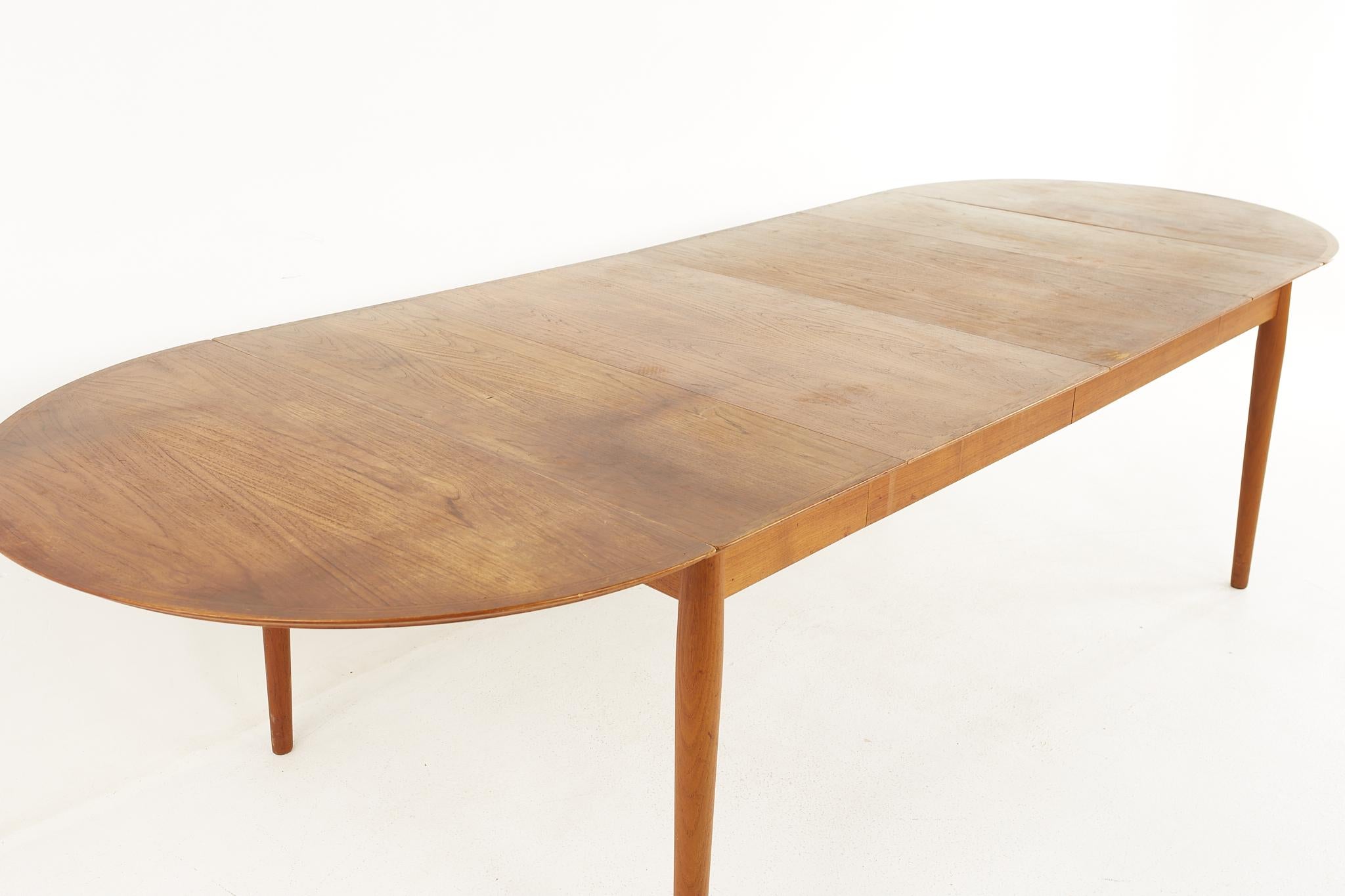 Arne Vodder for Sibast Mid Century Danish Teak Drop Leaf Expanding Dining Table For Sale 10