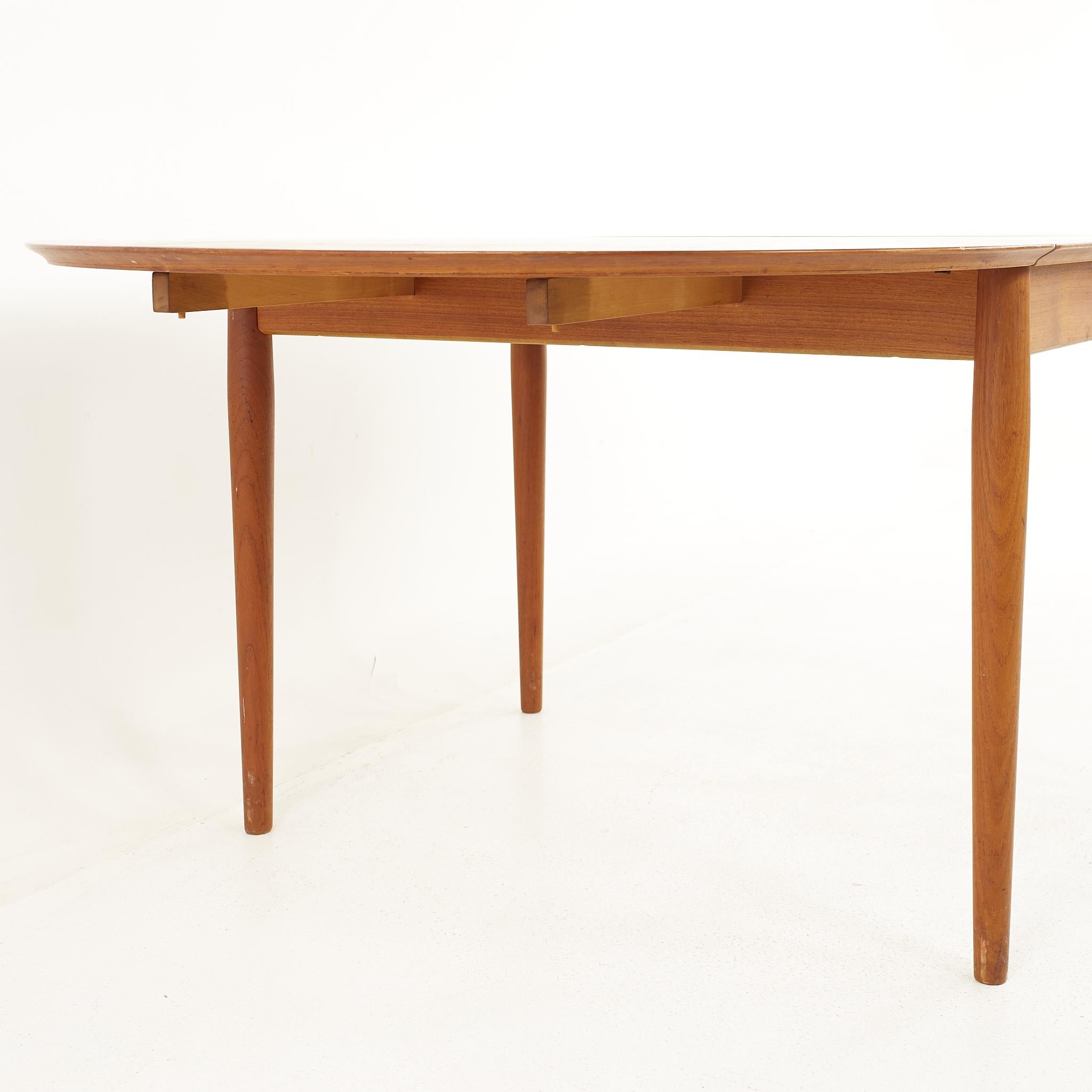 Arne Vodder for Sibast Mid Century Danish Teak Drop Leaf Expanding Dining Table For Sale 11