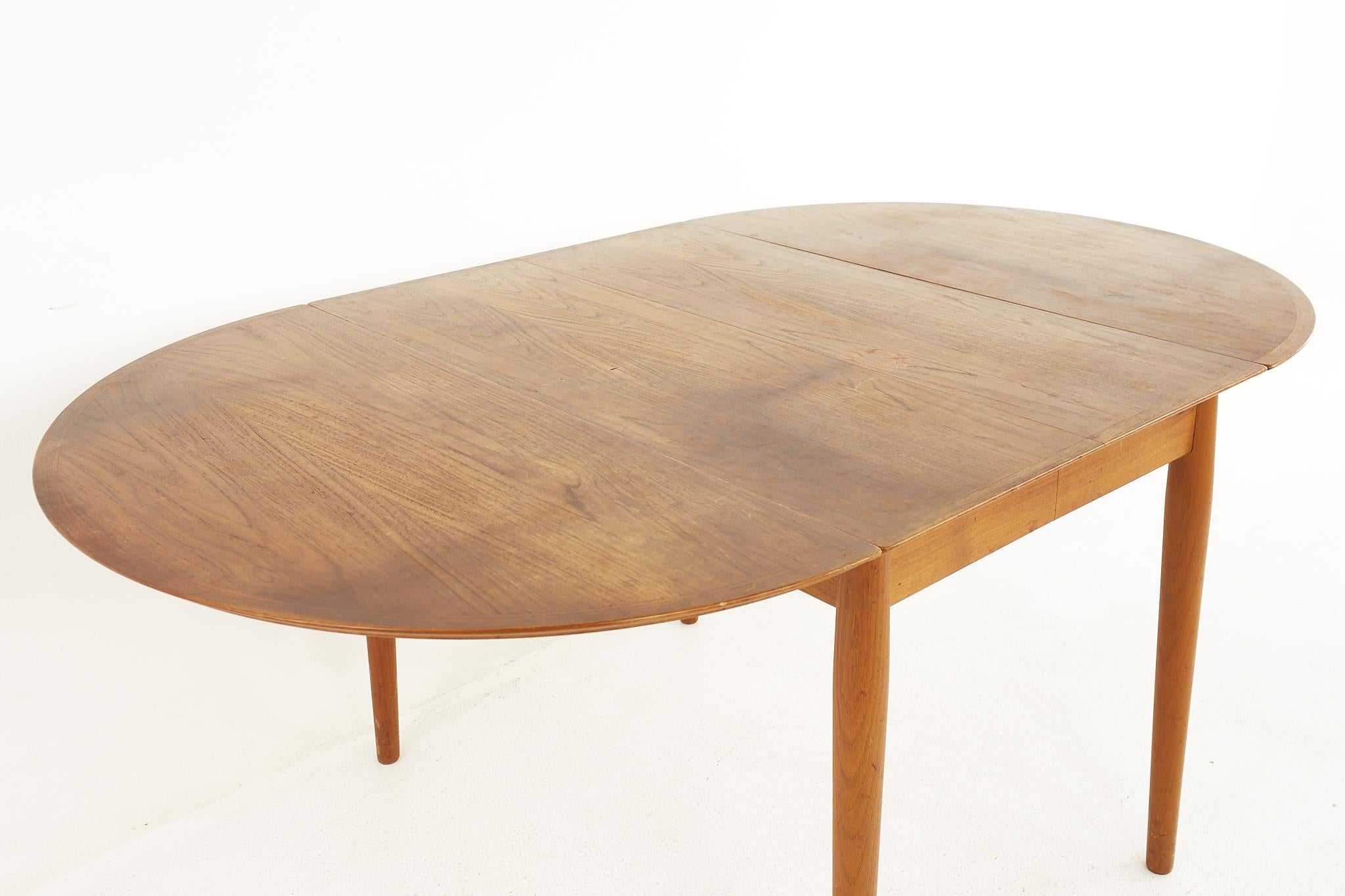 Arne Vodder for Sibast Mid Century Danish Teak Drop Leaf Expanding Dining Table For Sale 2