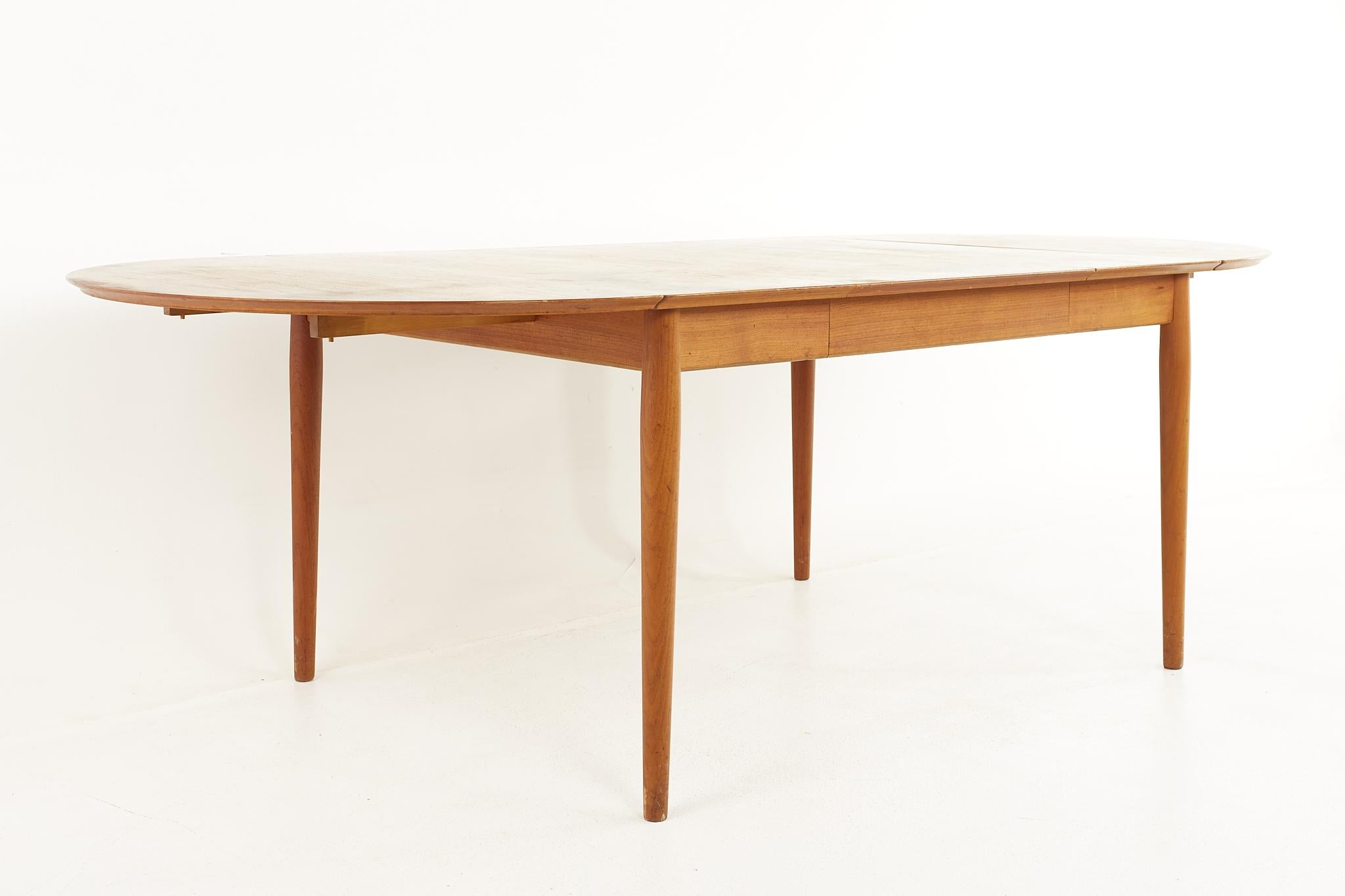 Arne Vodder for Sibast Mid Century Danish Teak Drop Leaf Expanding Dining Table For Sale 3