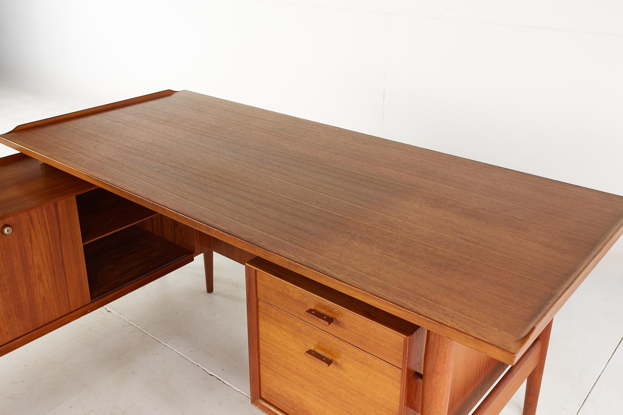 Late 20th Century Arne Vodder for Sibast Mid Century Danish Teak L Shaped Executive Desk