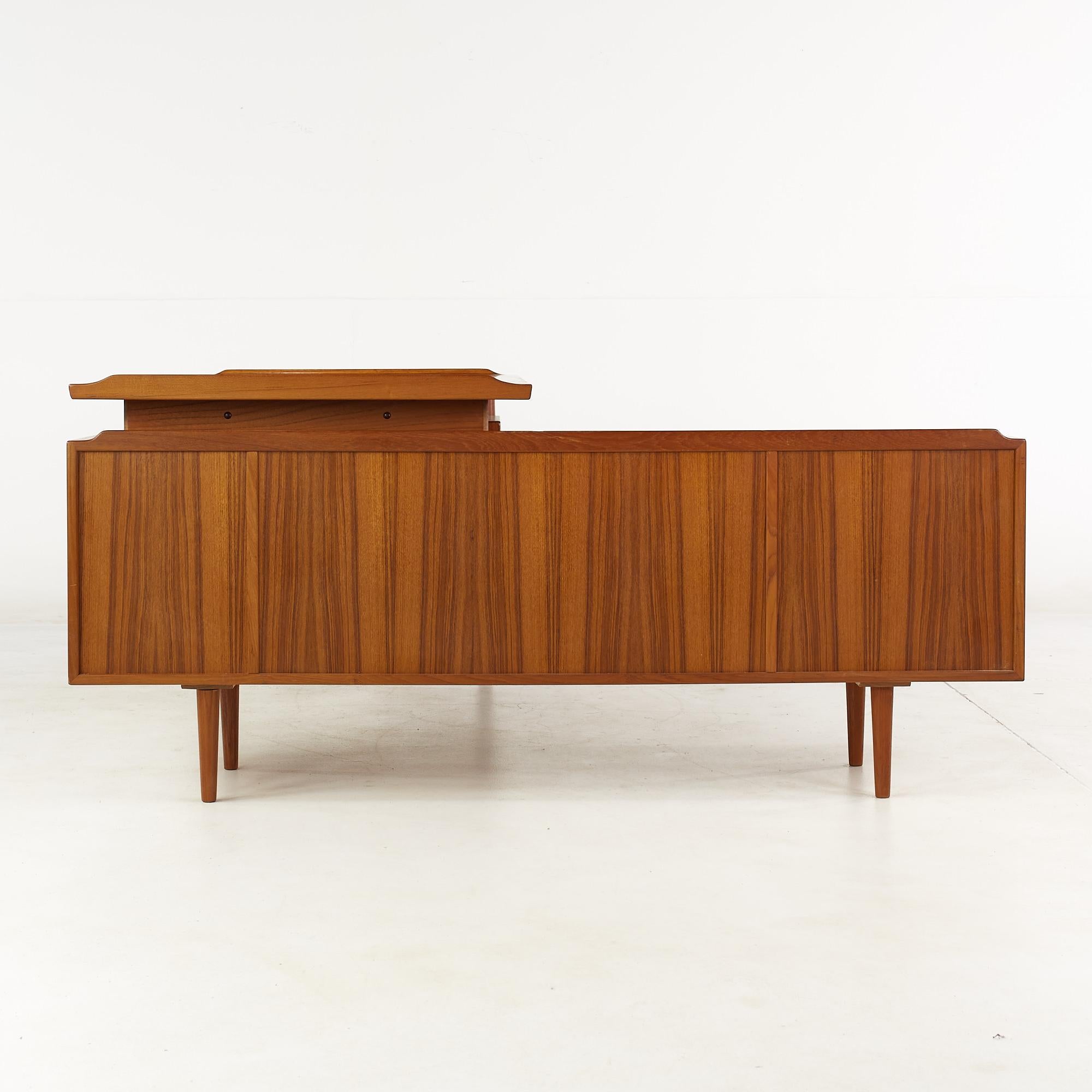 Arne Vodder for Sibast Mid Century Danish Teak L Shaped Executive Desk 1