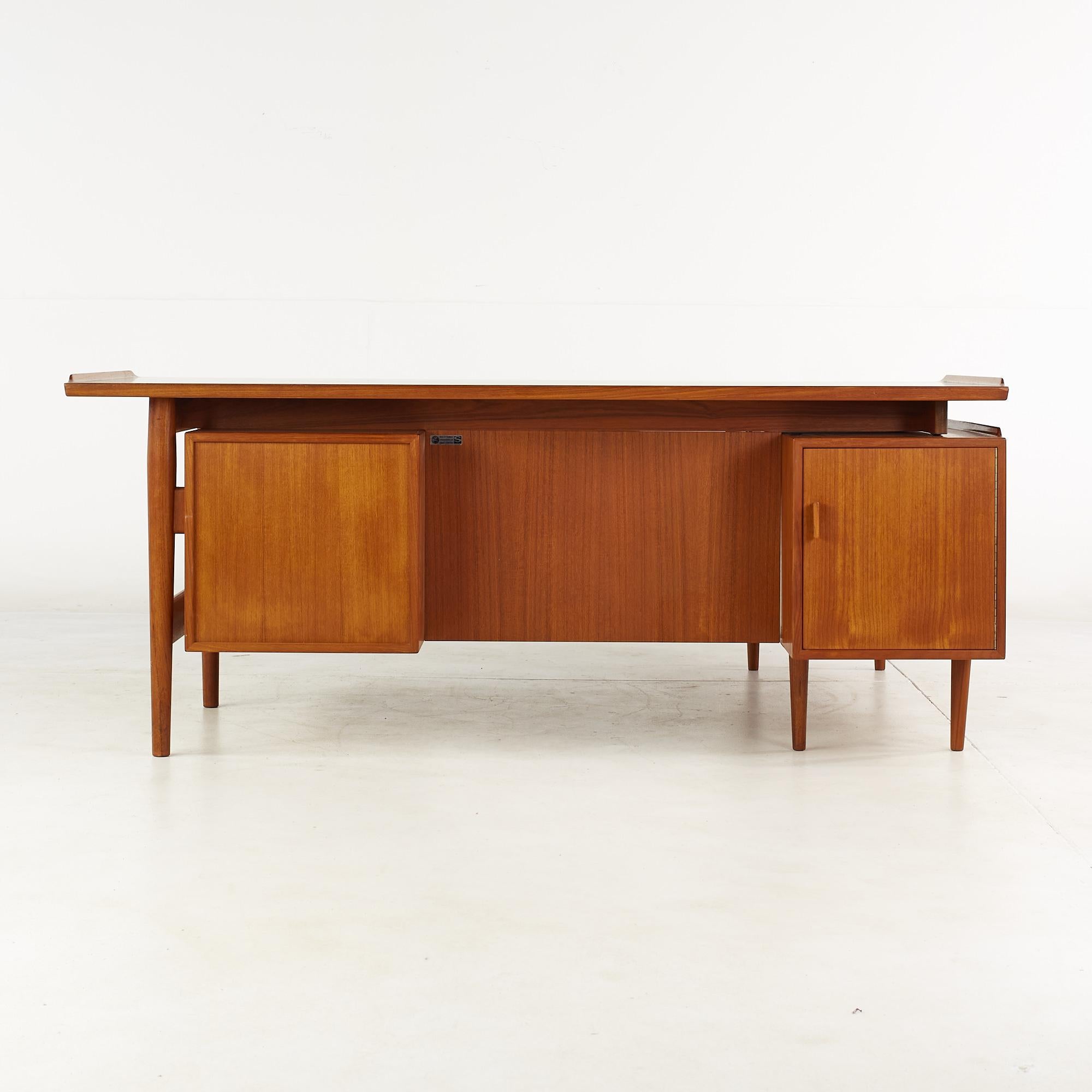 Arne Vodder for Sibast Mid Century Danish Teak L Shaped Executive Desk 2