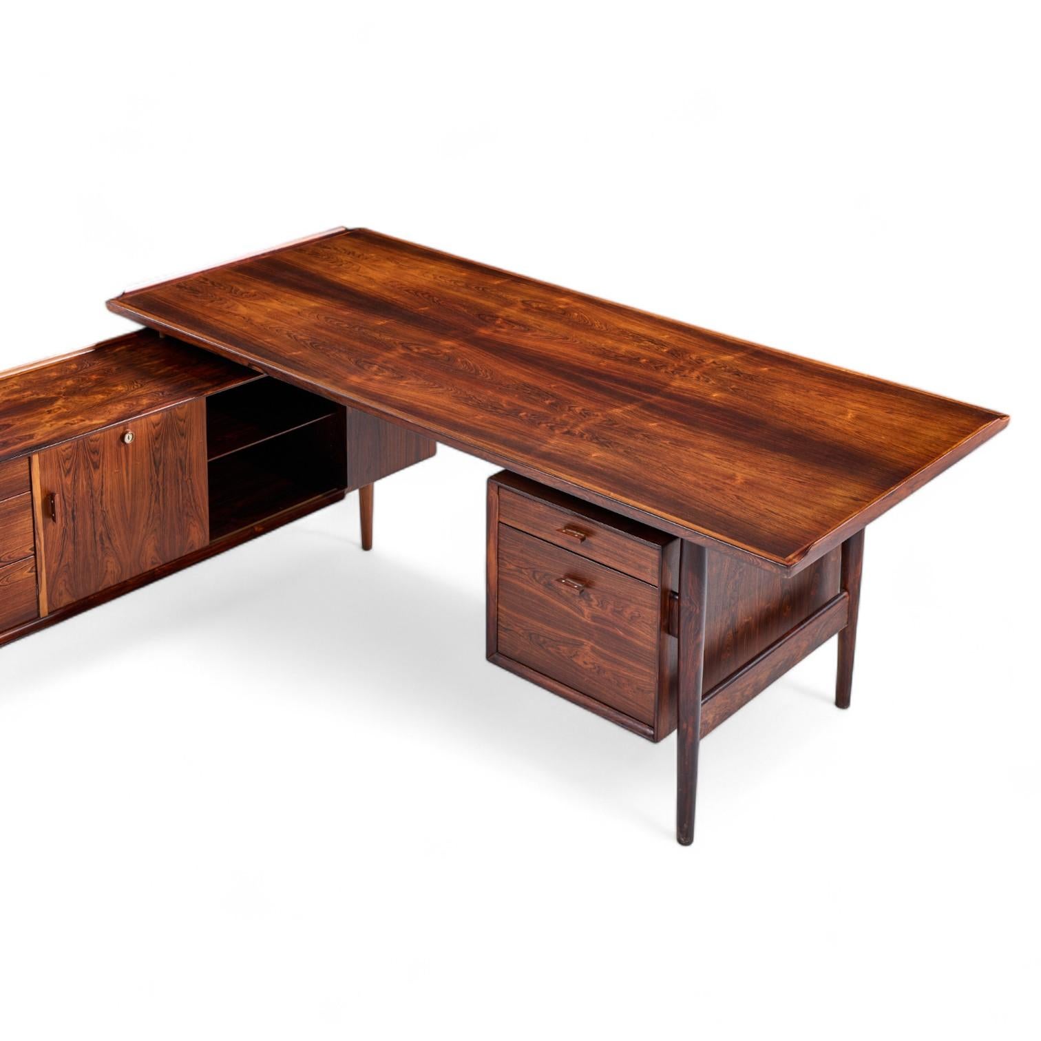 Arne Vodder pour Sibast Modèle 209 Bureau en palissandre du milieu du siècle avec retour Bon état - En vente à Franklin Park, IL
