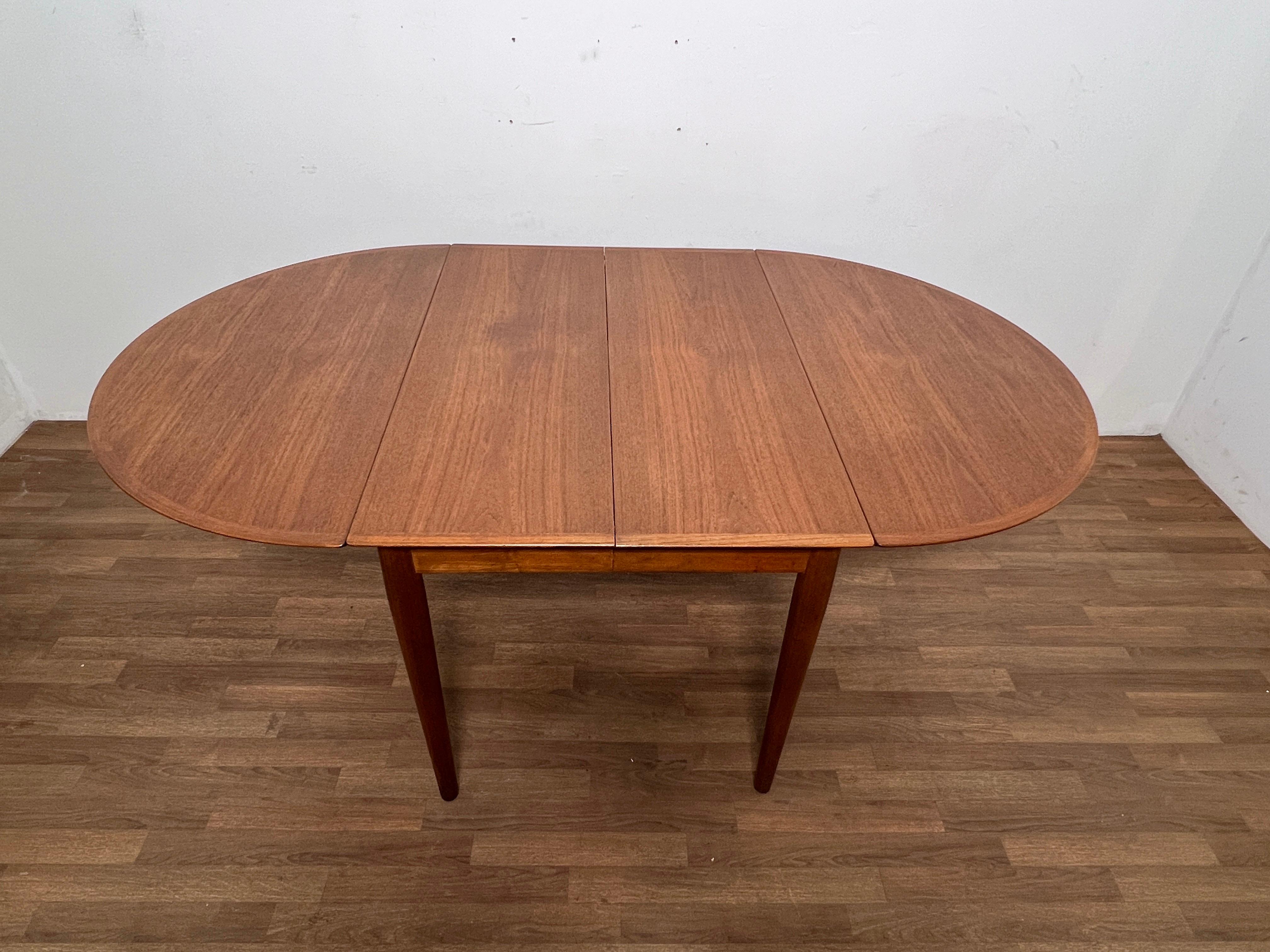 Mid-20th Century Arne Vodder for Sibast Model 227 Drop Leaf  Danish Teak Dining Table, Ca. 1960s For Sale