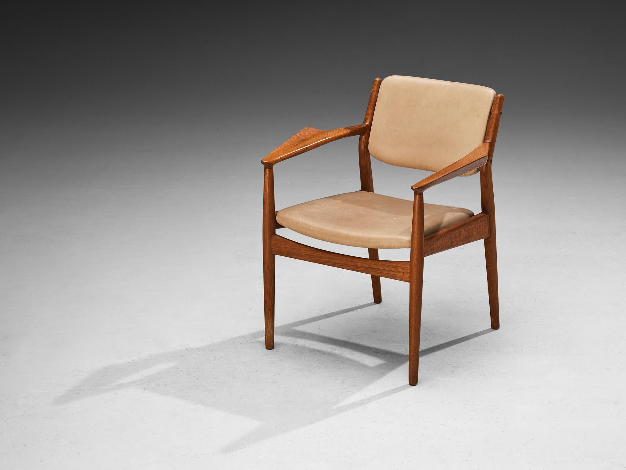 Scandinavian Modern Arne Vodder for Sibast Pair of Armchairs in Teak and Beige Upholstery  For Sale